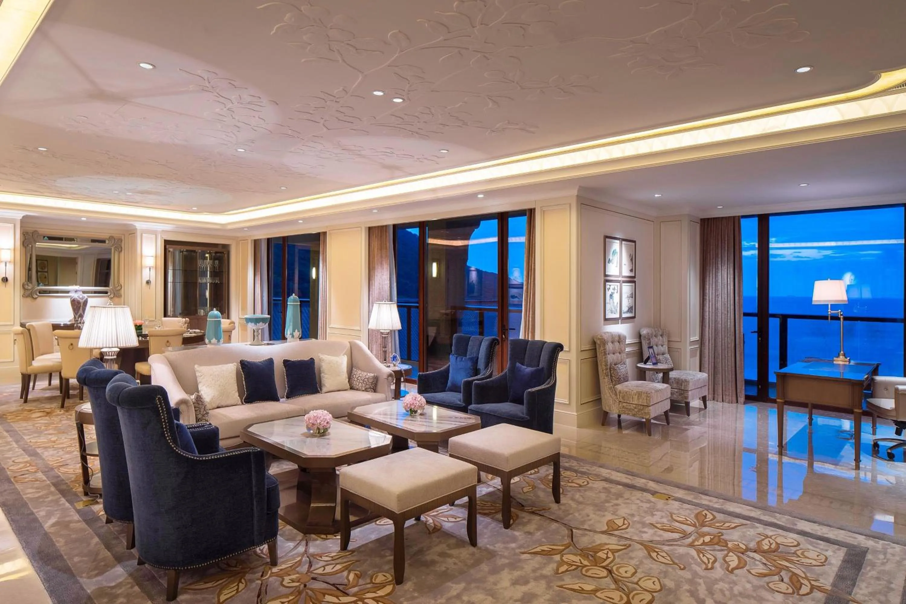 Living room in The Westin Zhujiajian Resort, Zhoushan