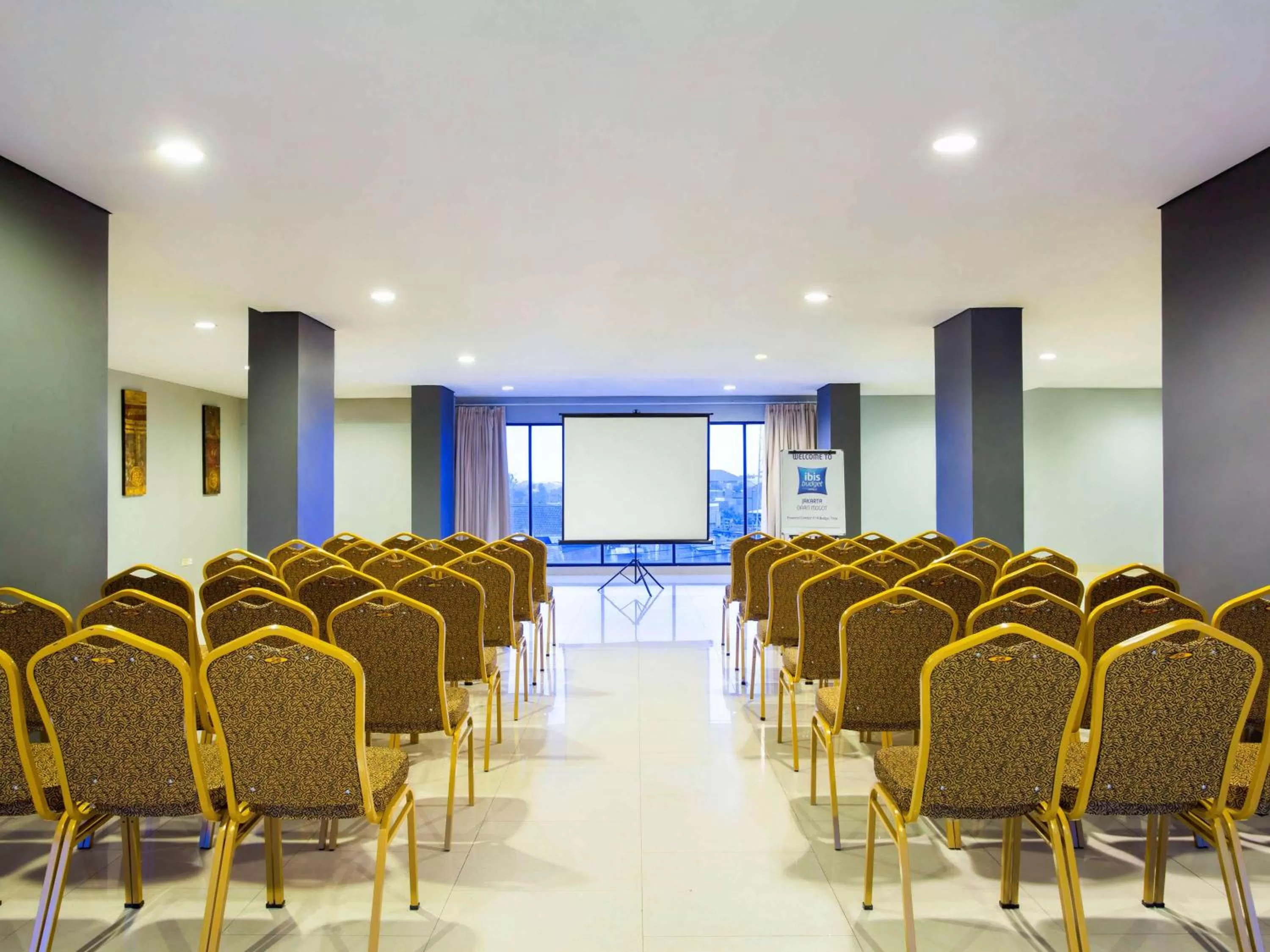 Meeting/conference room in Ibis Budget Jakarta Daan Mogot