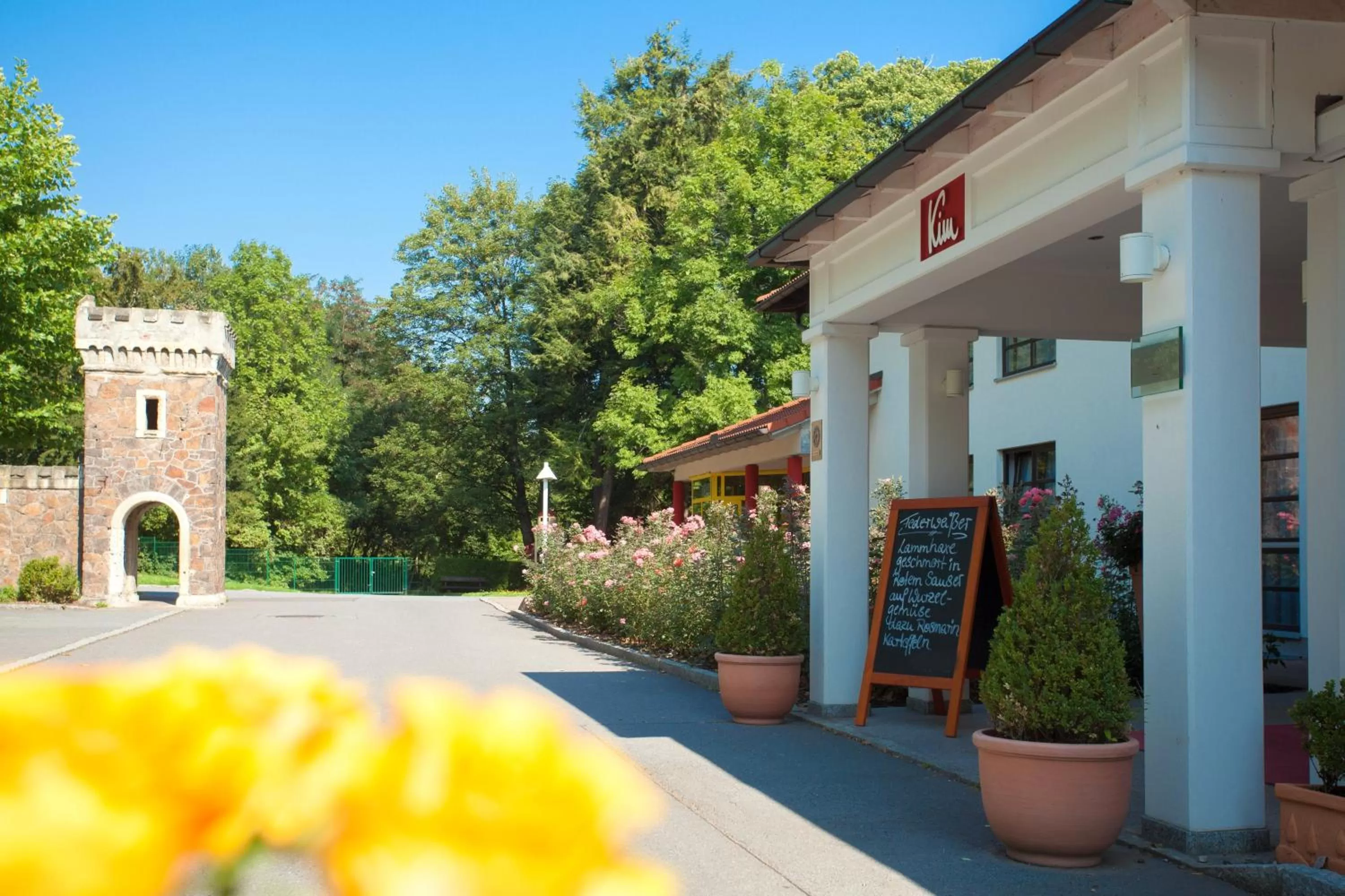 Facade/entrance in Kim Hotel Im Park