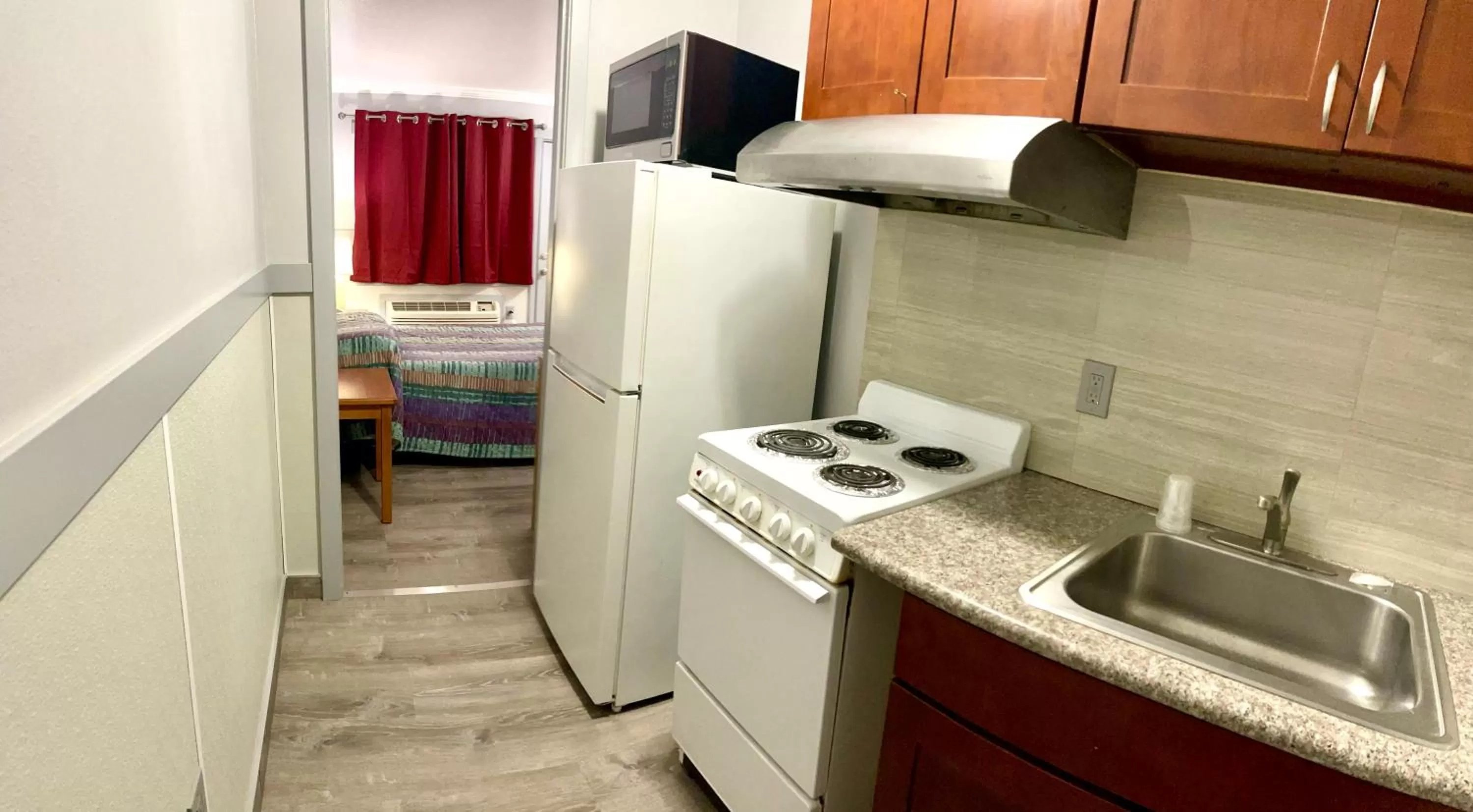 Kitchen or kitchenette in Emerald Best Motel