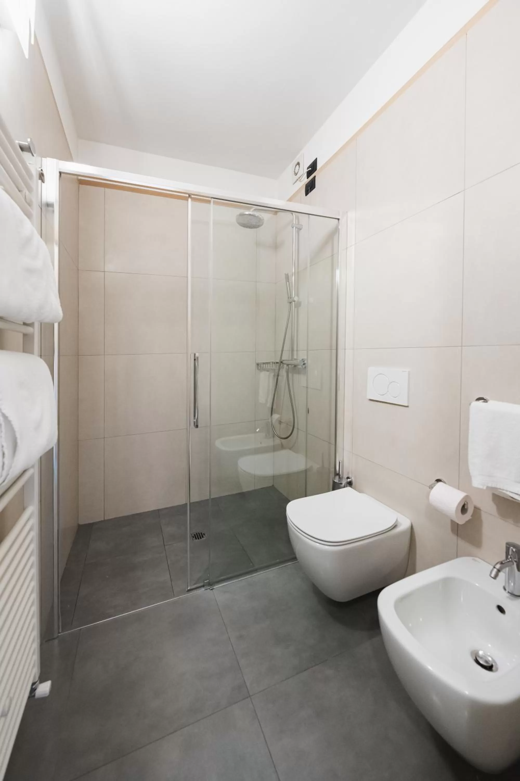 Shower in Parini Hotel