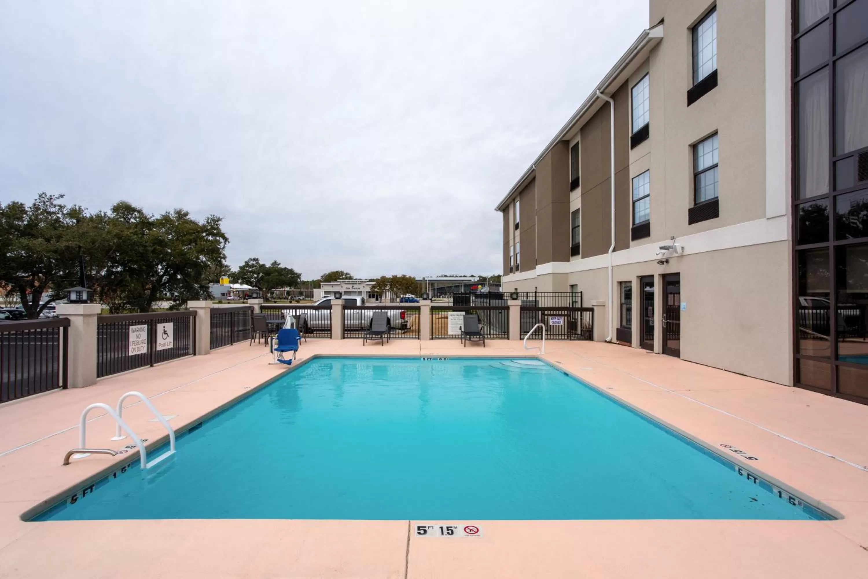 Swimming pool in Holiday Inn Express & Suites - Morehead City by IHG