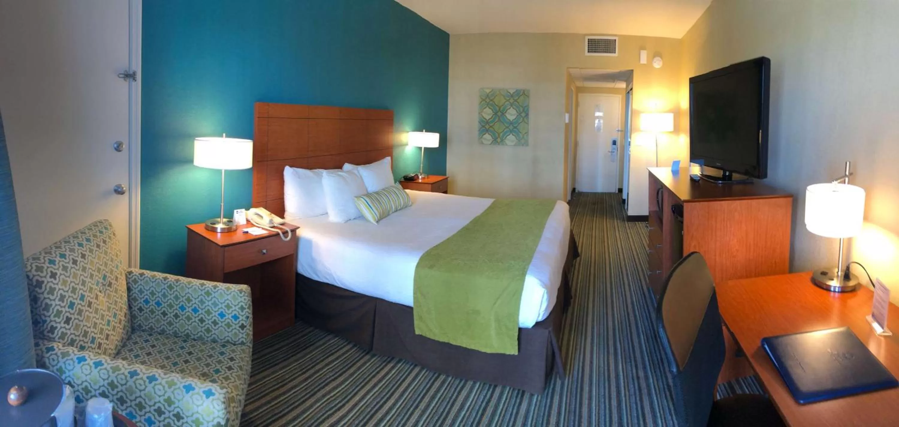 Photo of the whole room, Bed in Best Western On The Bay Inn & Marina