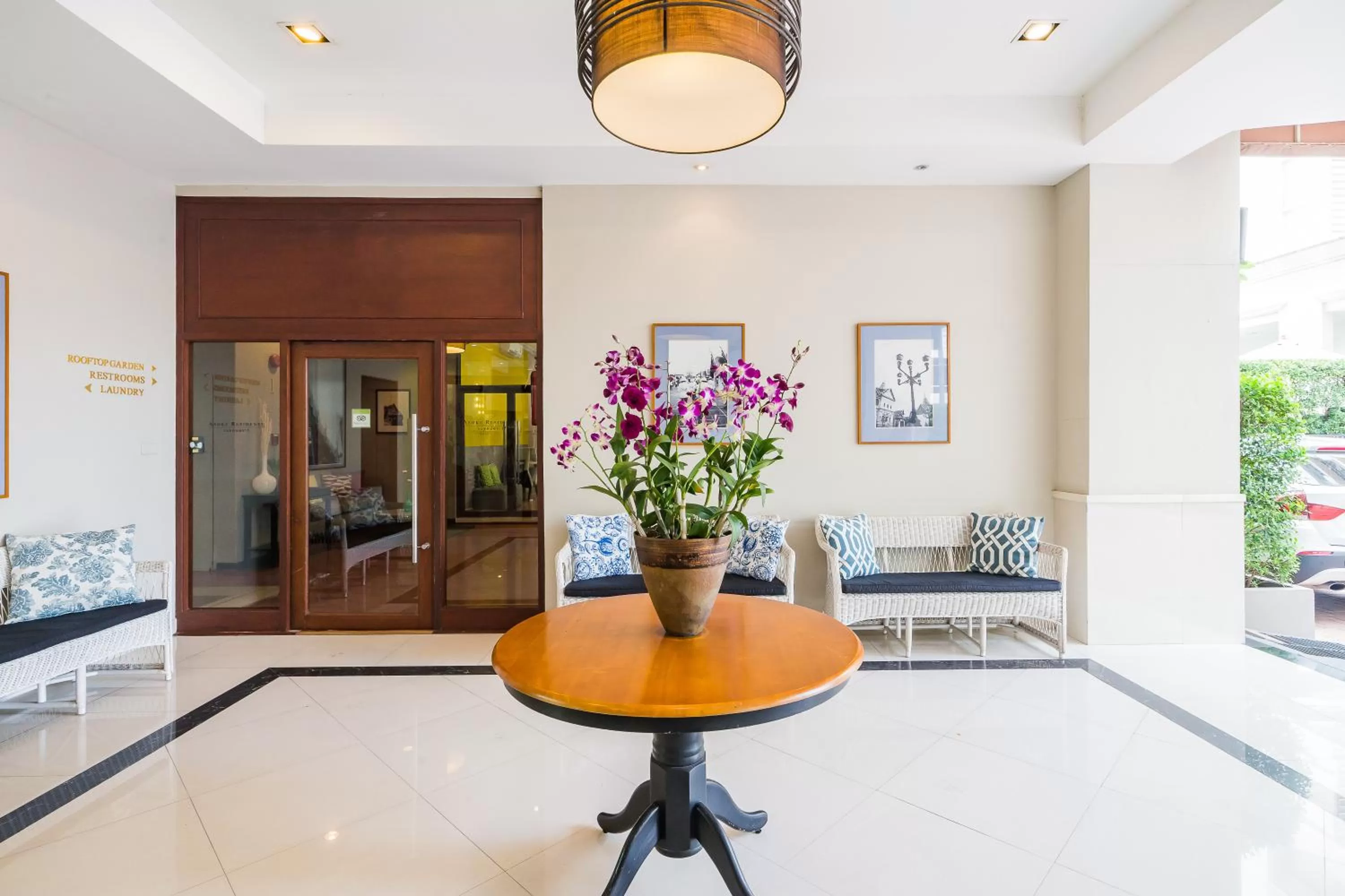 Open Air Bath in Asoke Residence Sukhumvit by UHG