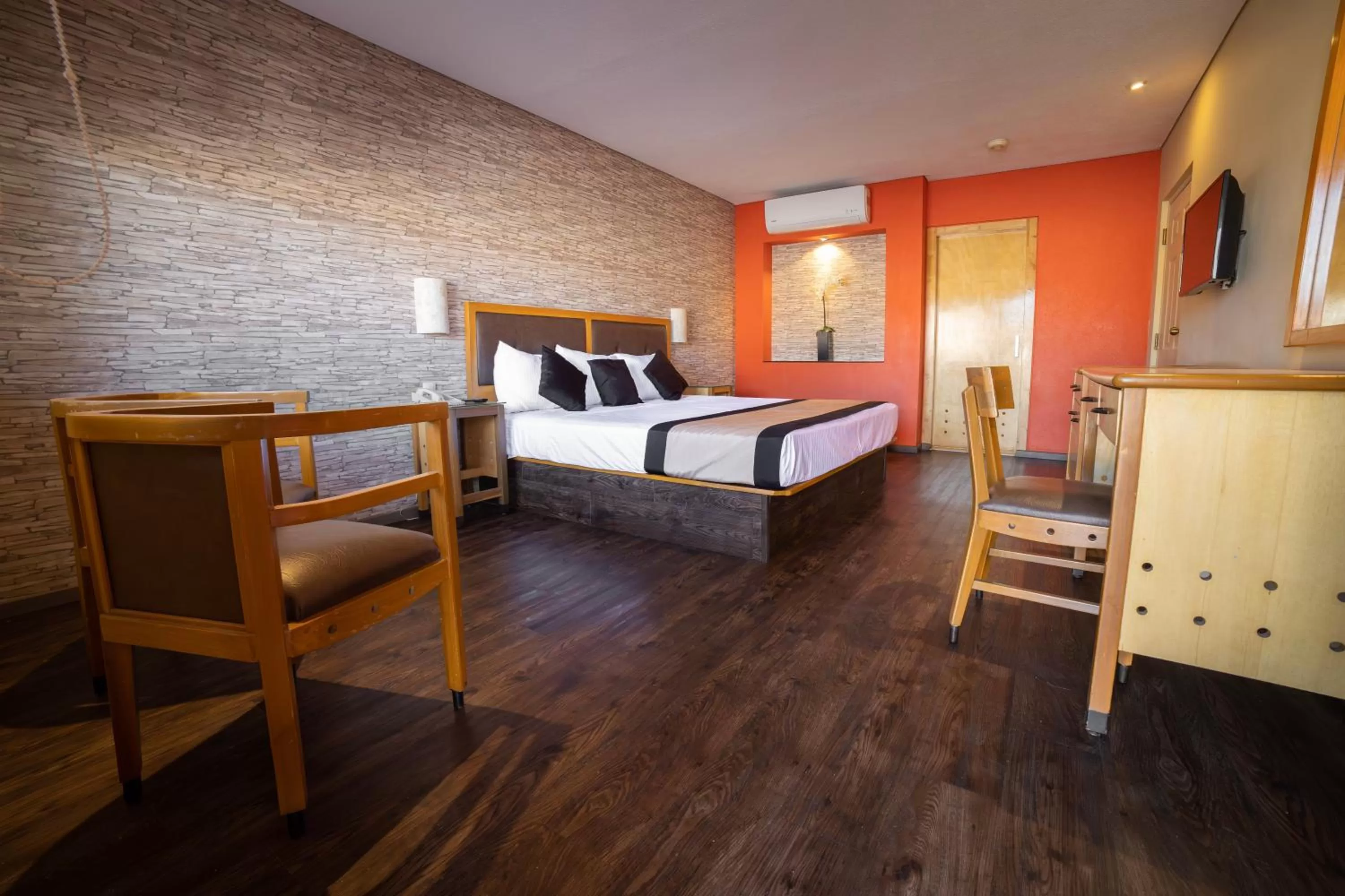 Photo of the whole room, Bed in Hotel Colonial Hermosillo