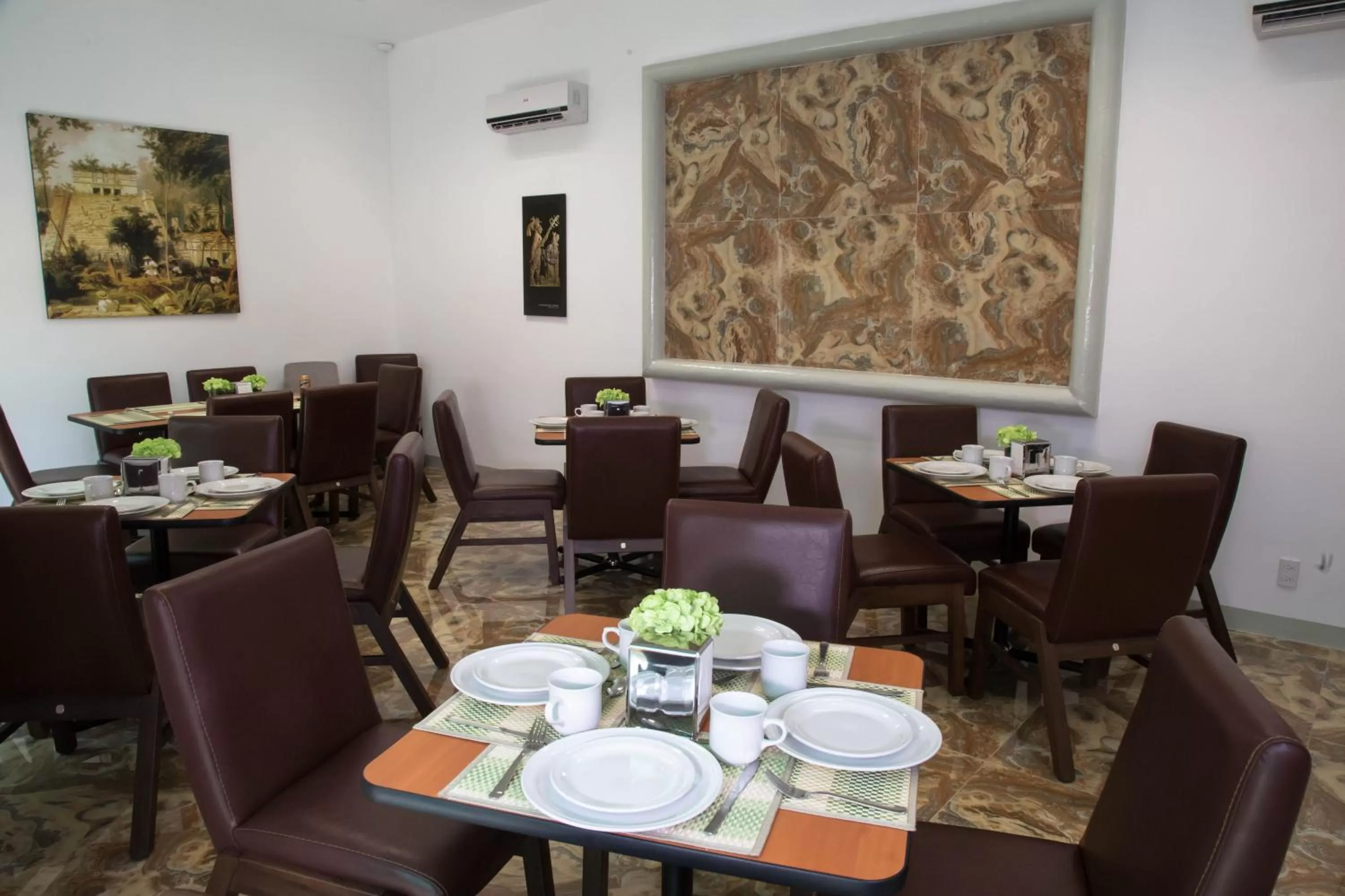 Restaurant/places to eat in Hotel Zar Merida