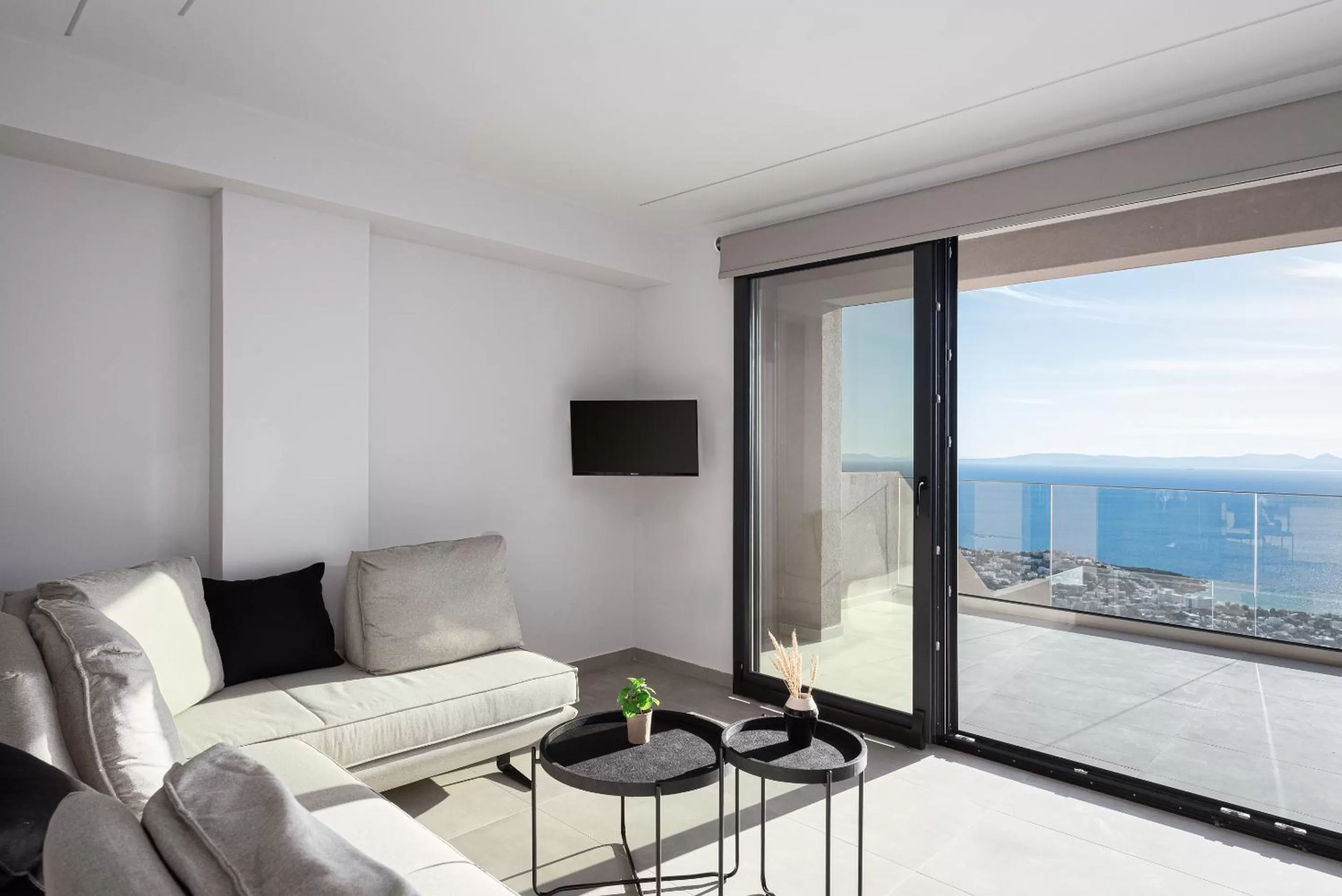 TV and multimedia in Saronida Hills