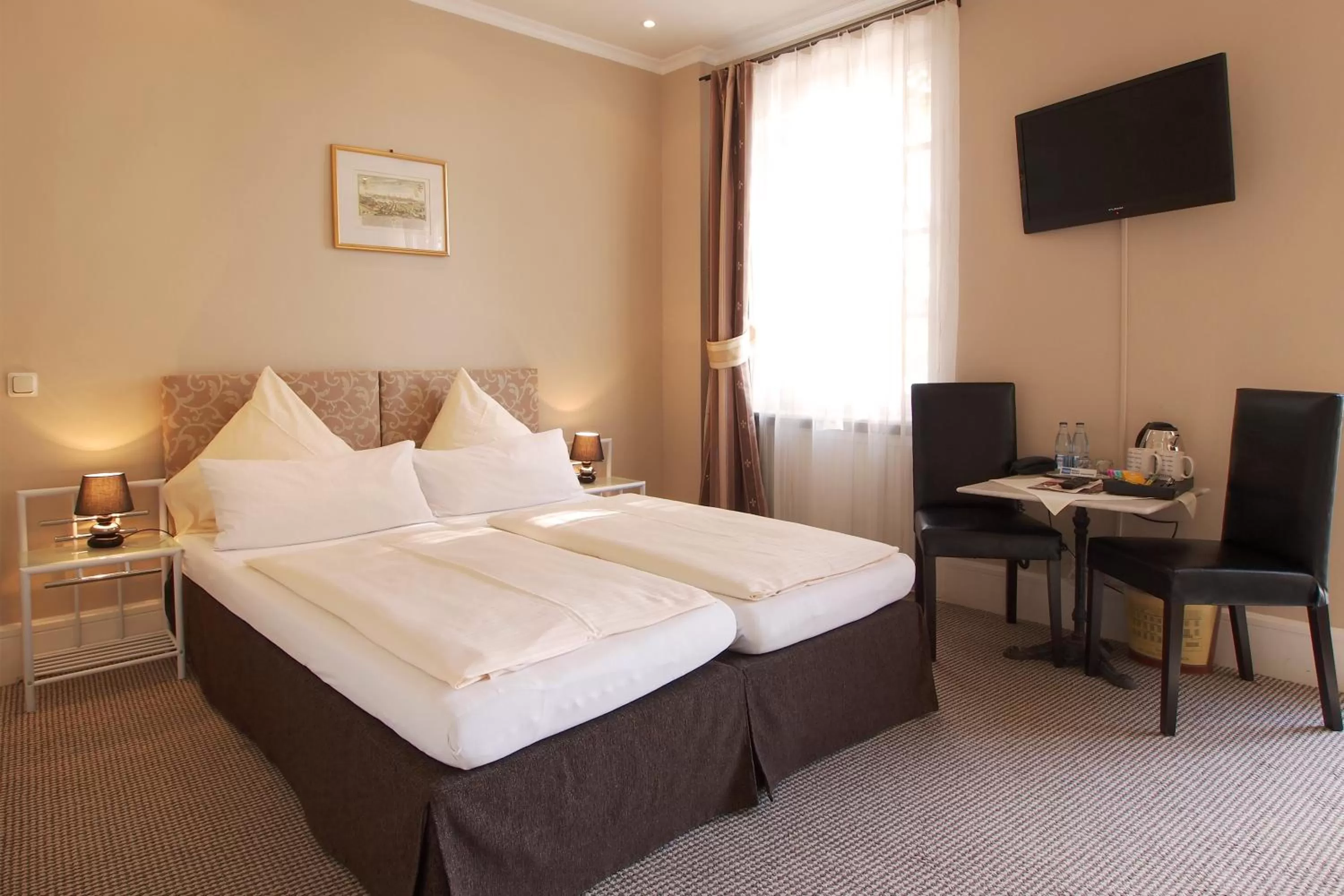 Photo of the whole room, Bed in Hotel Am Schloss Biebrich