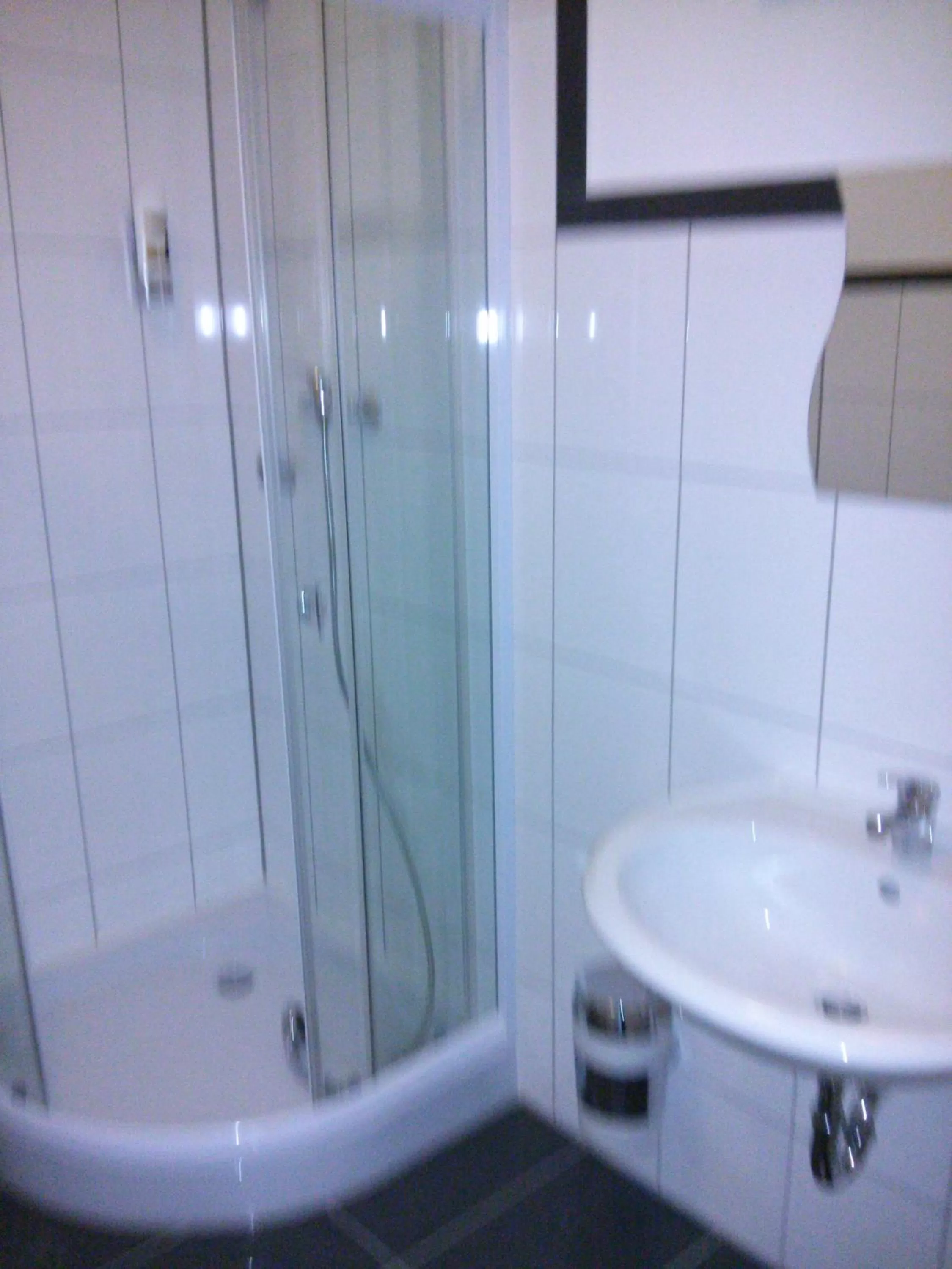 Bathroom in Willy Hotel Frankfurt