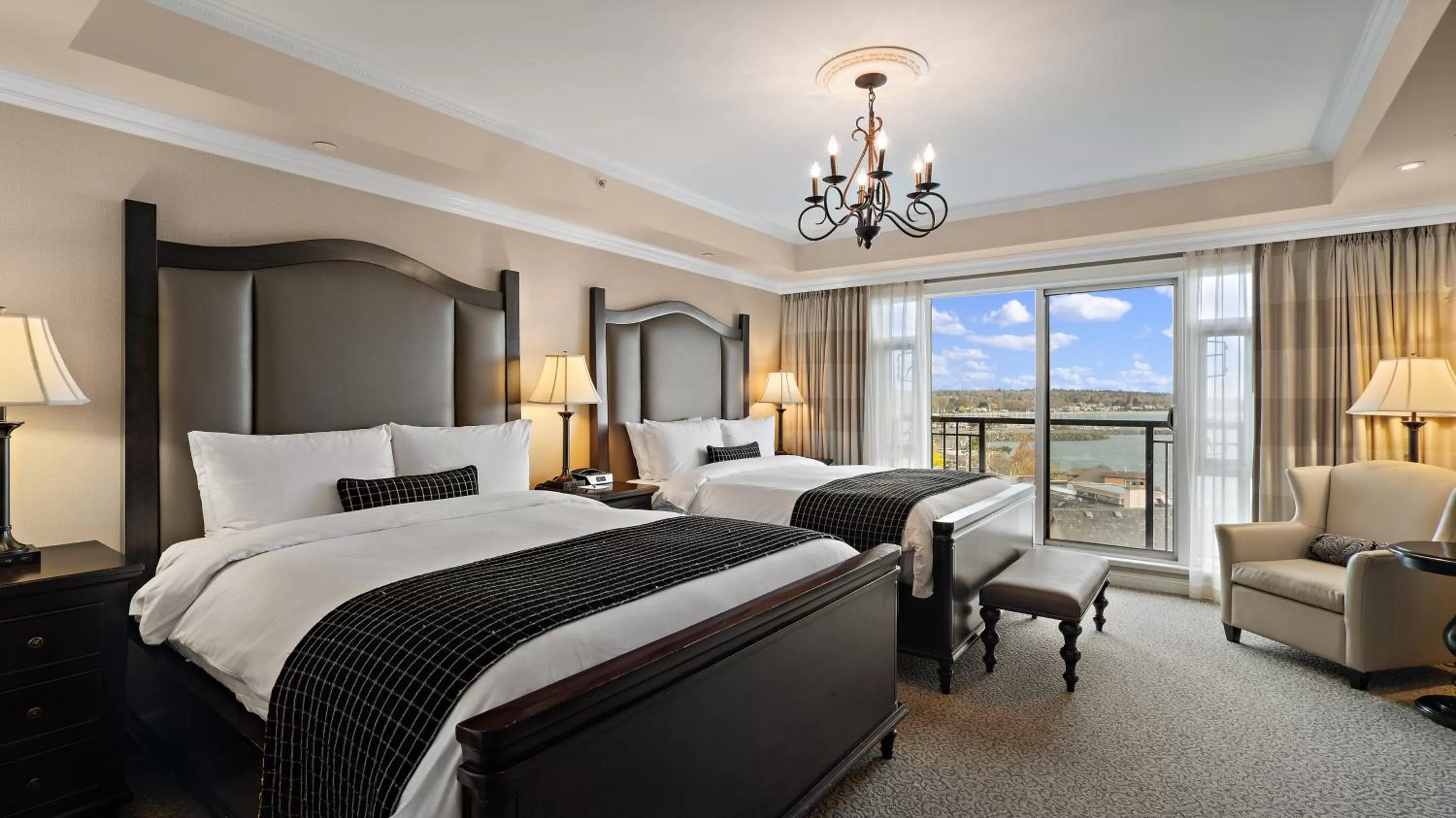 Photo of the whole room, Bed in Oak Bay Beach Hotel