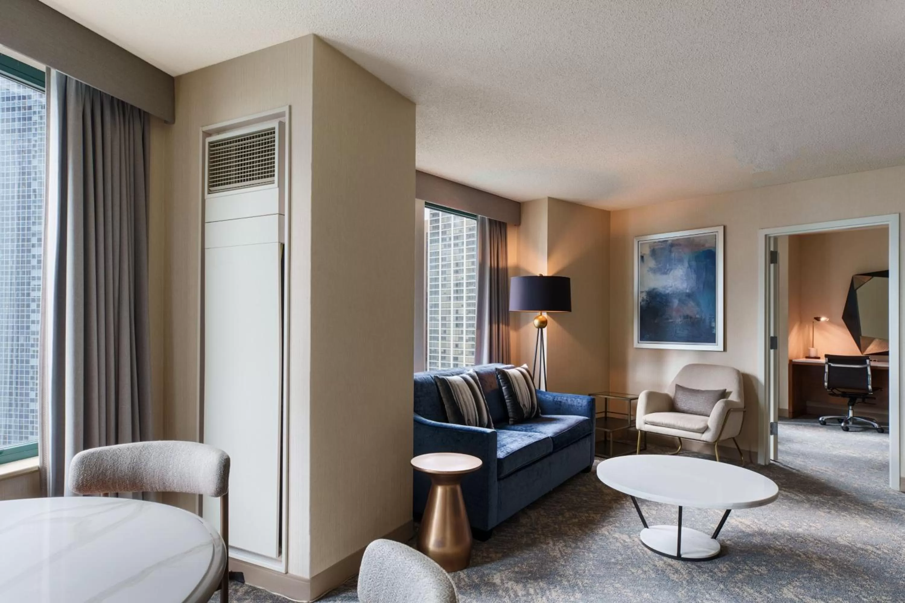 Photo of the whole room in Sheraton Grand Chicago Riverwalk