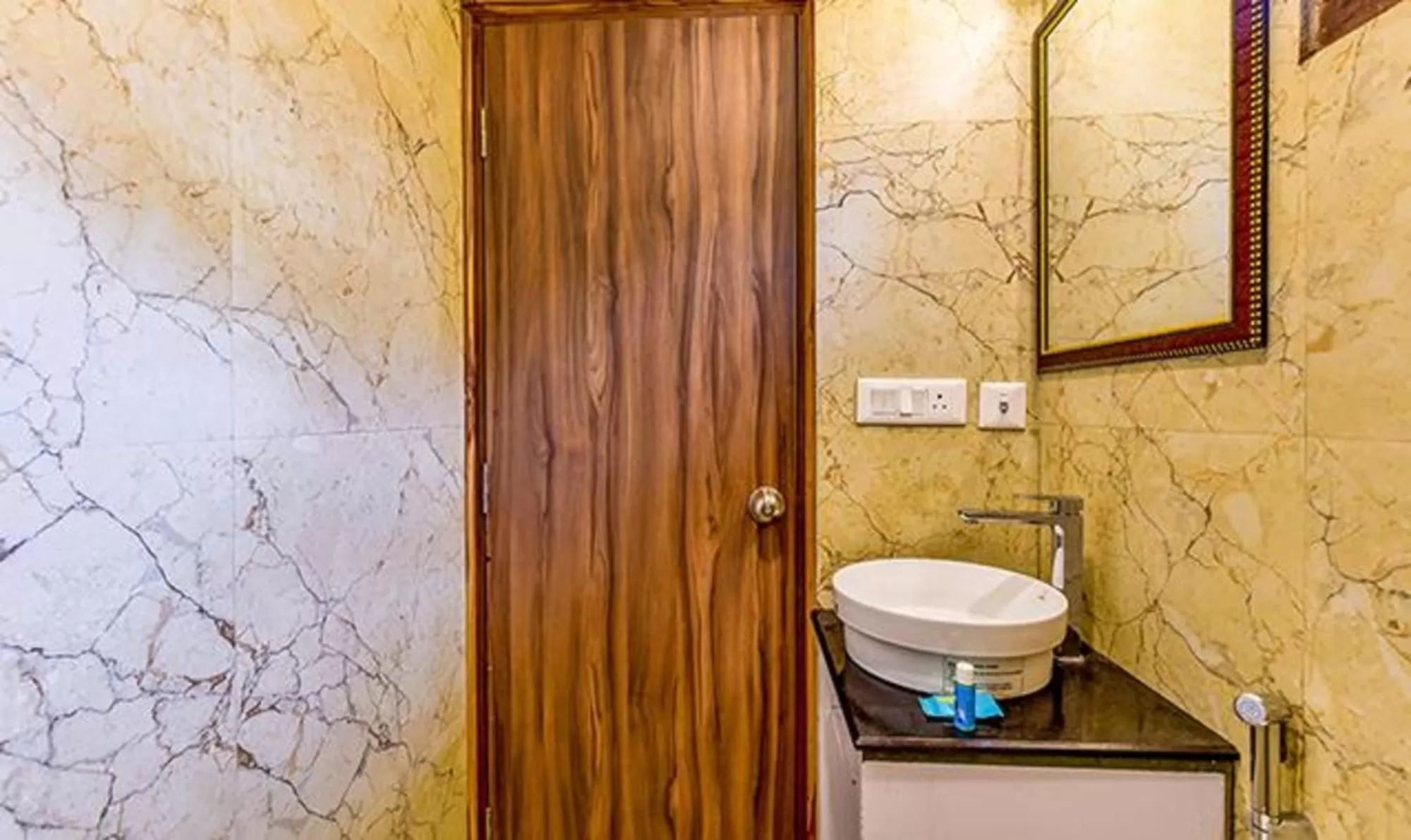 Toilet in FabHotel Clock View 500M From The Mall Road