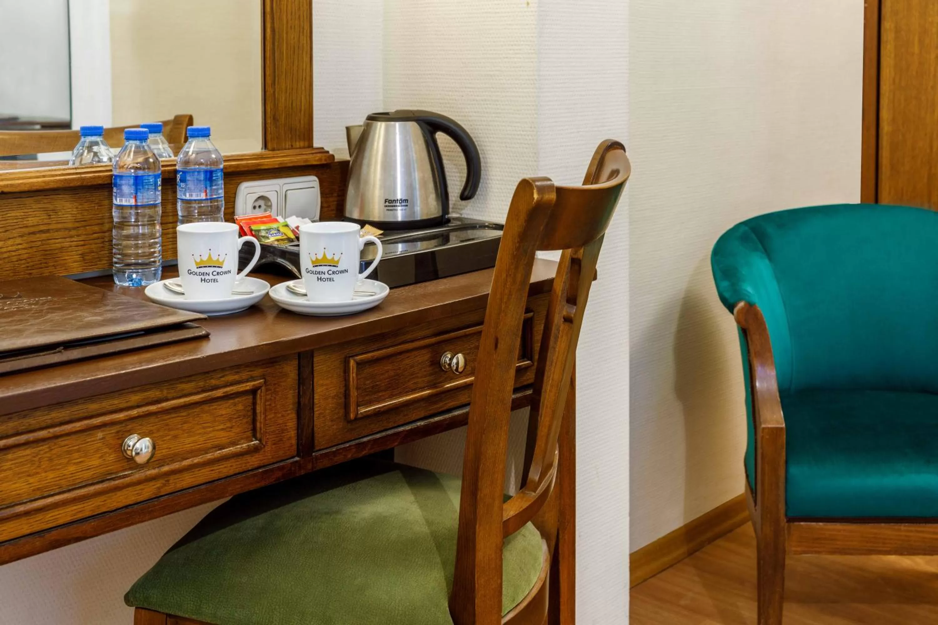 Coffee/tea facilities in Golden Crown Hotel
