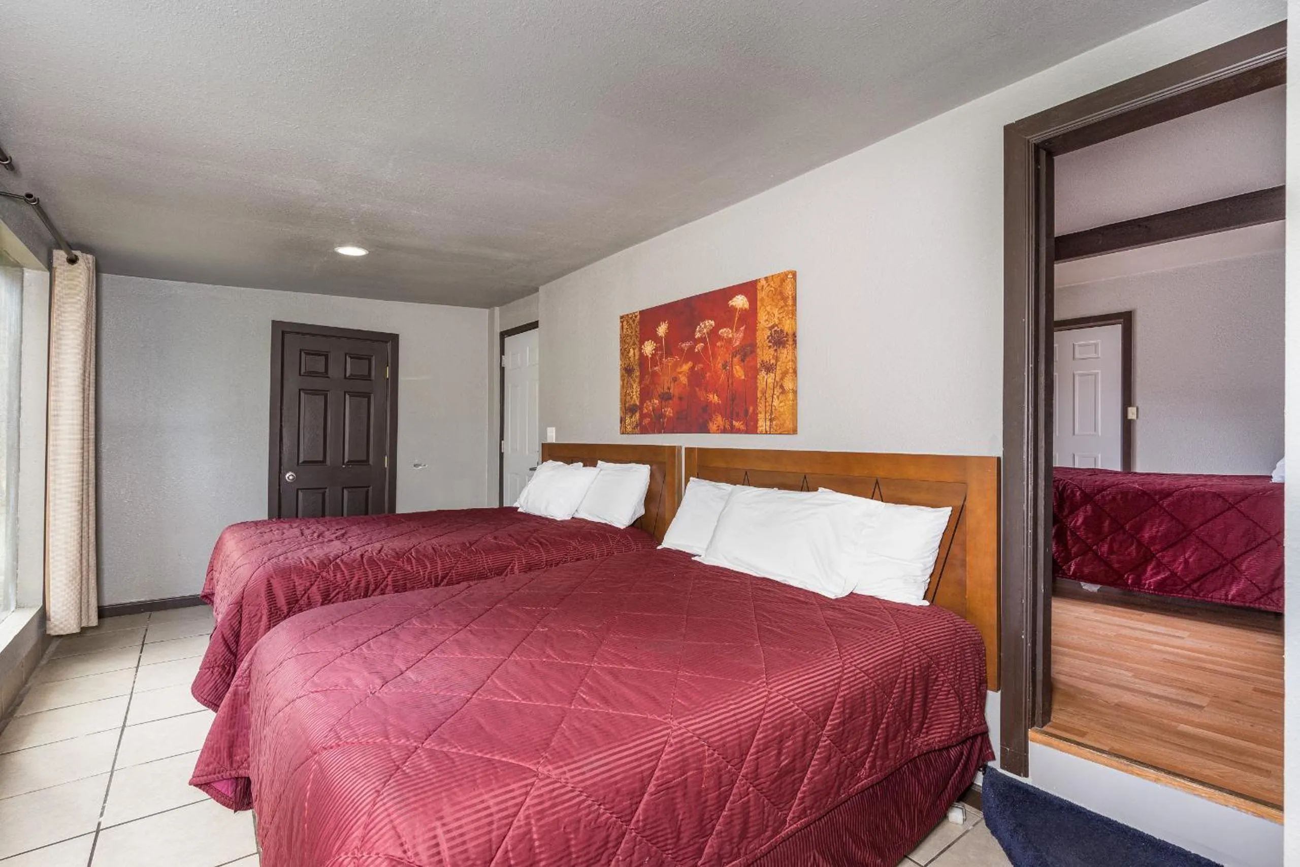 Bed in Mountain Trail Lodge and Vacation Rentals