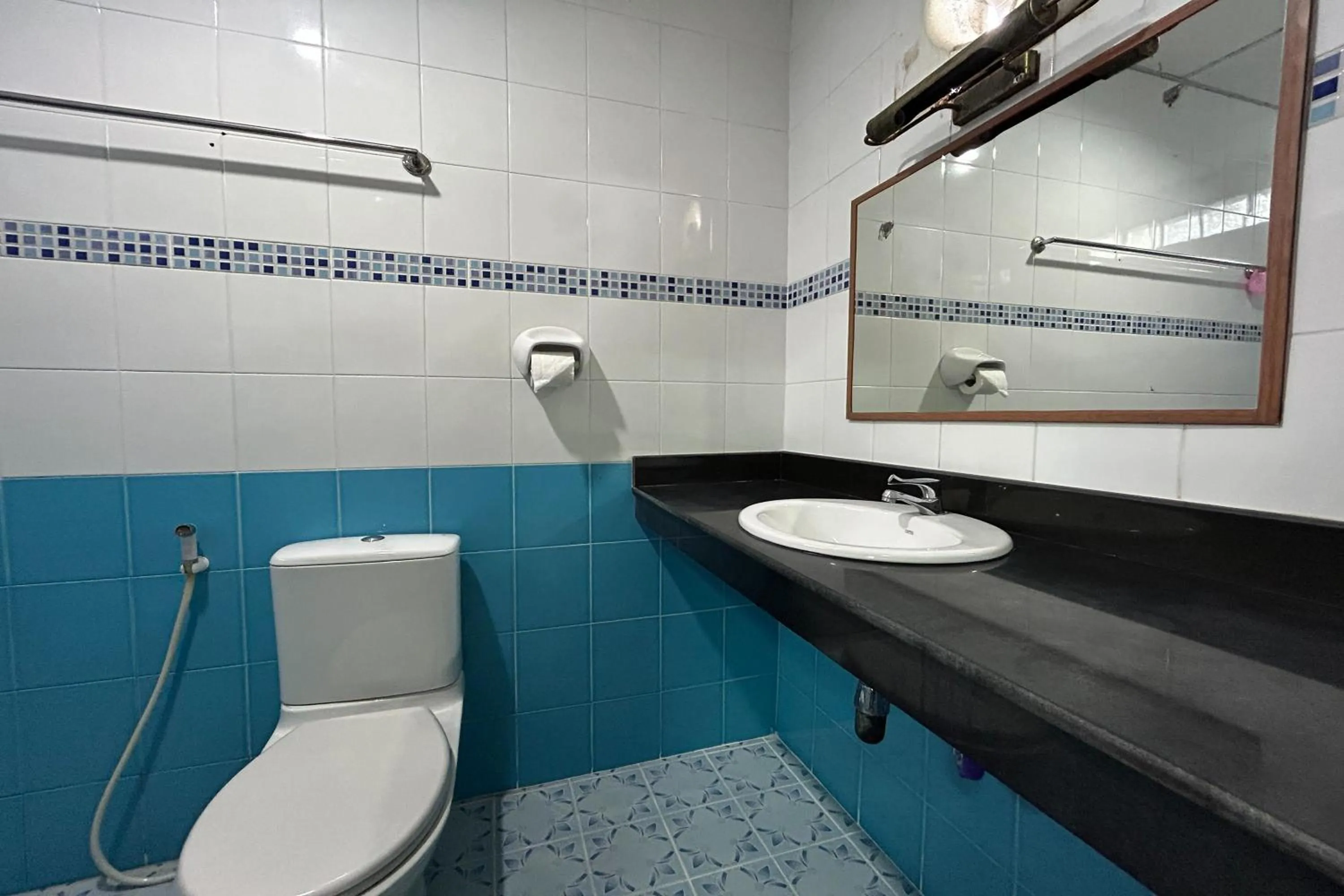 Toilet in Me Mee Place & Tour Krabi