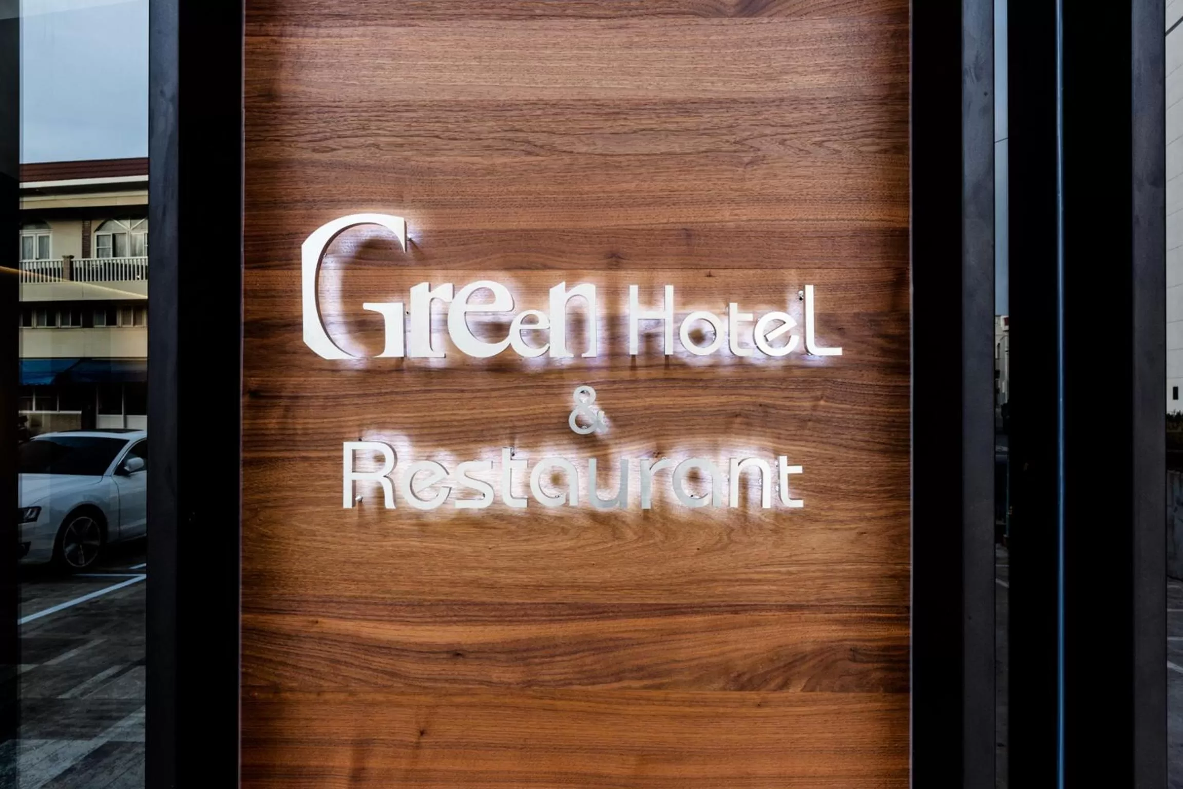 Area and facilities in Green Hotel