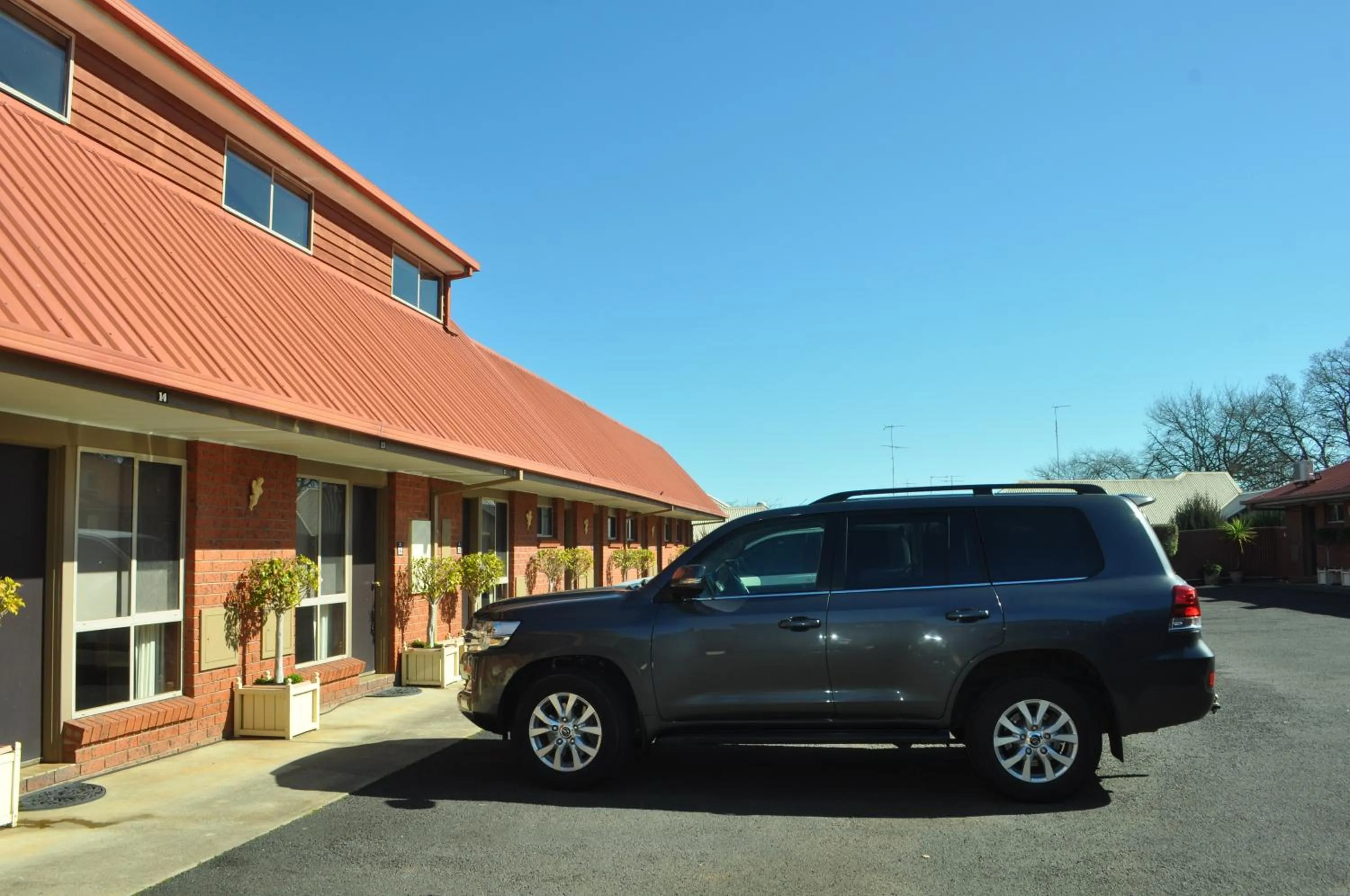 Parking in AAt 28 Goldsmith Motel