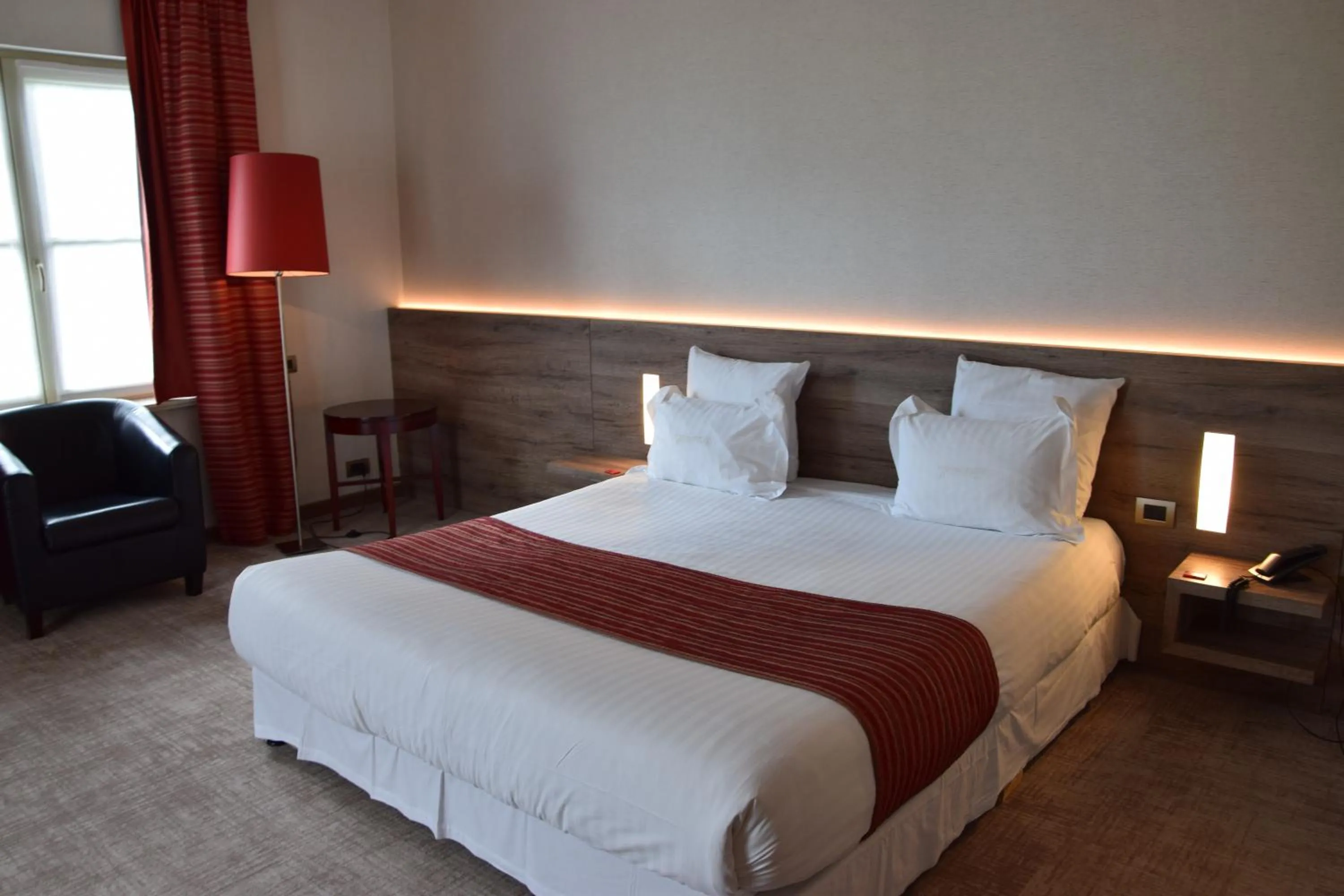 Bedroom, Bed in Hotel Restaurant Weinebrugge