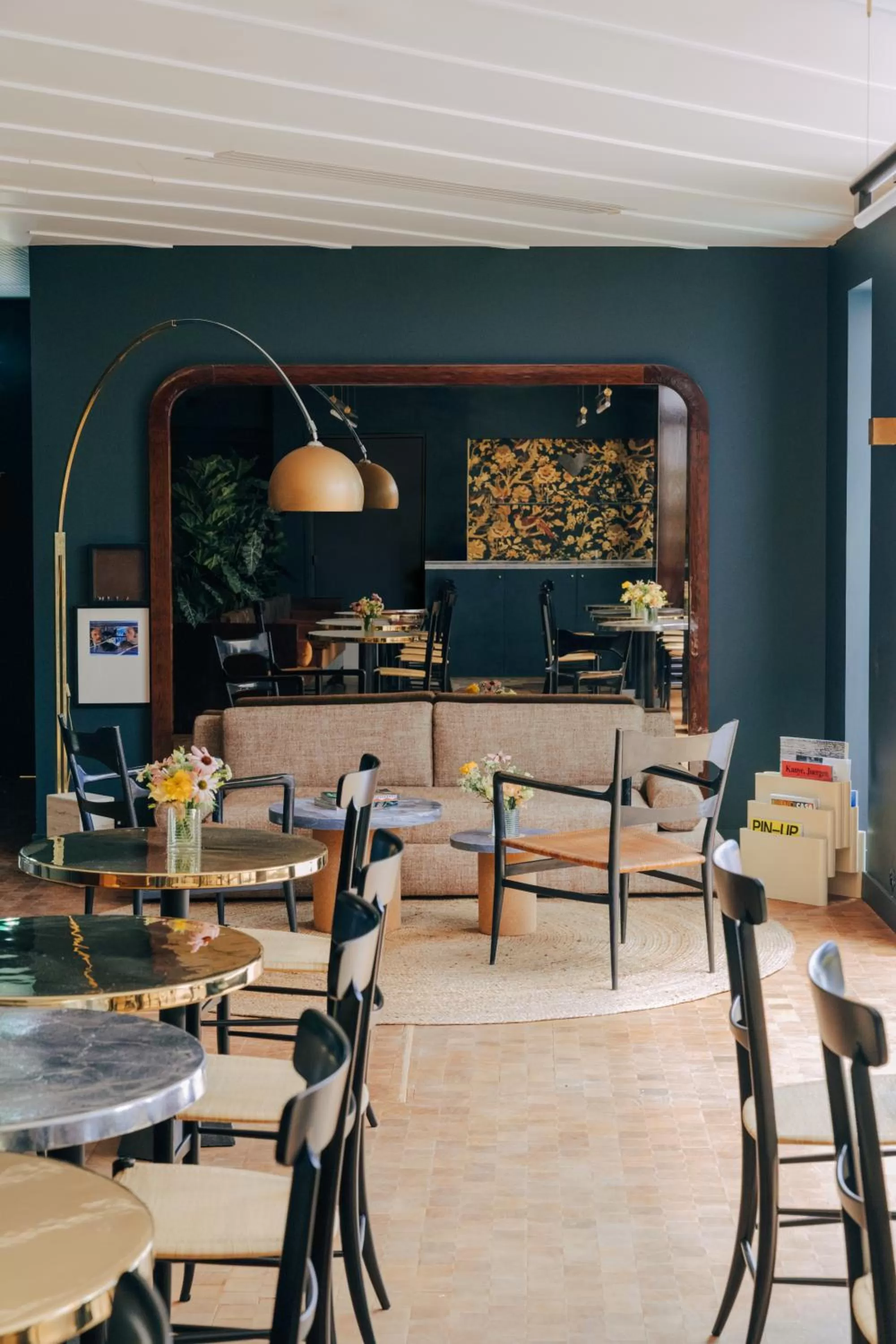 Communal lounge/ TV room in Hôtel Wallace, a Member of Design Hotels