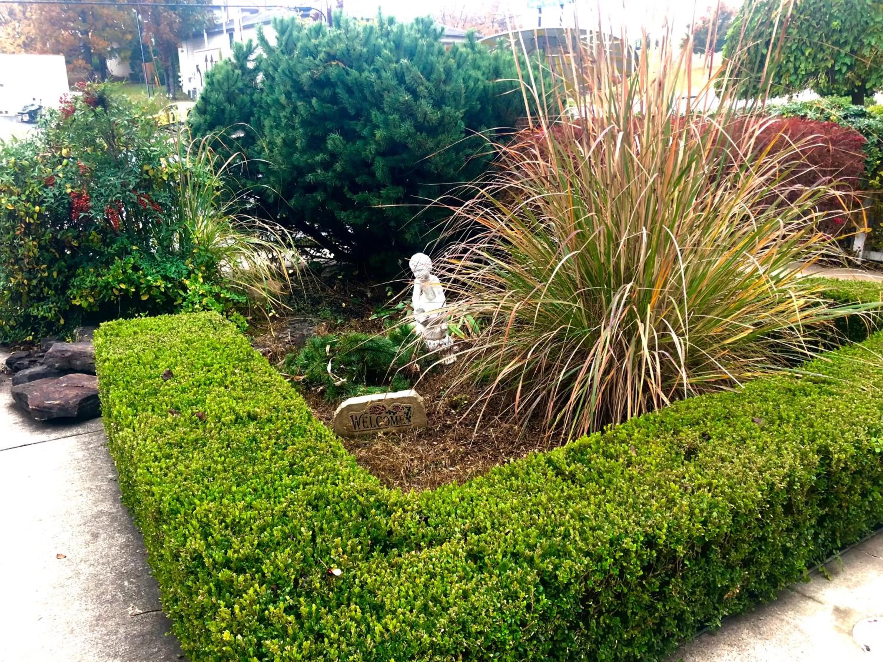Garden in Honeysuckle Inn & Conference Center