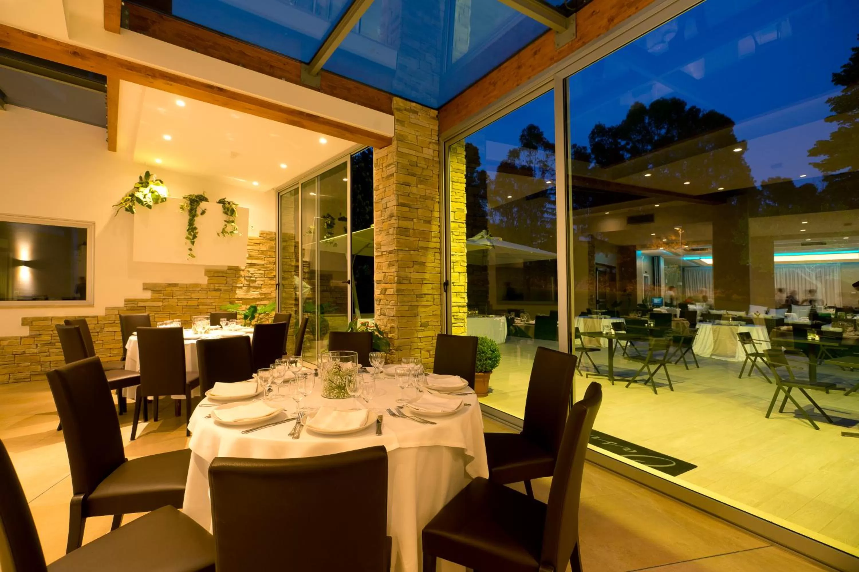 Restaurant/places to eat in Ele Green Park Hotel Pamphili