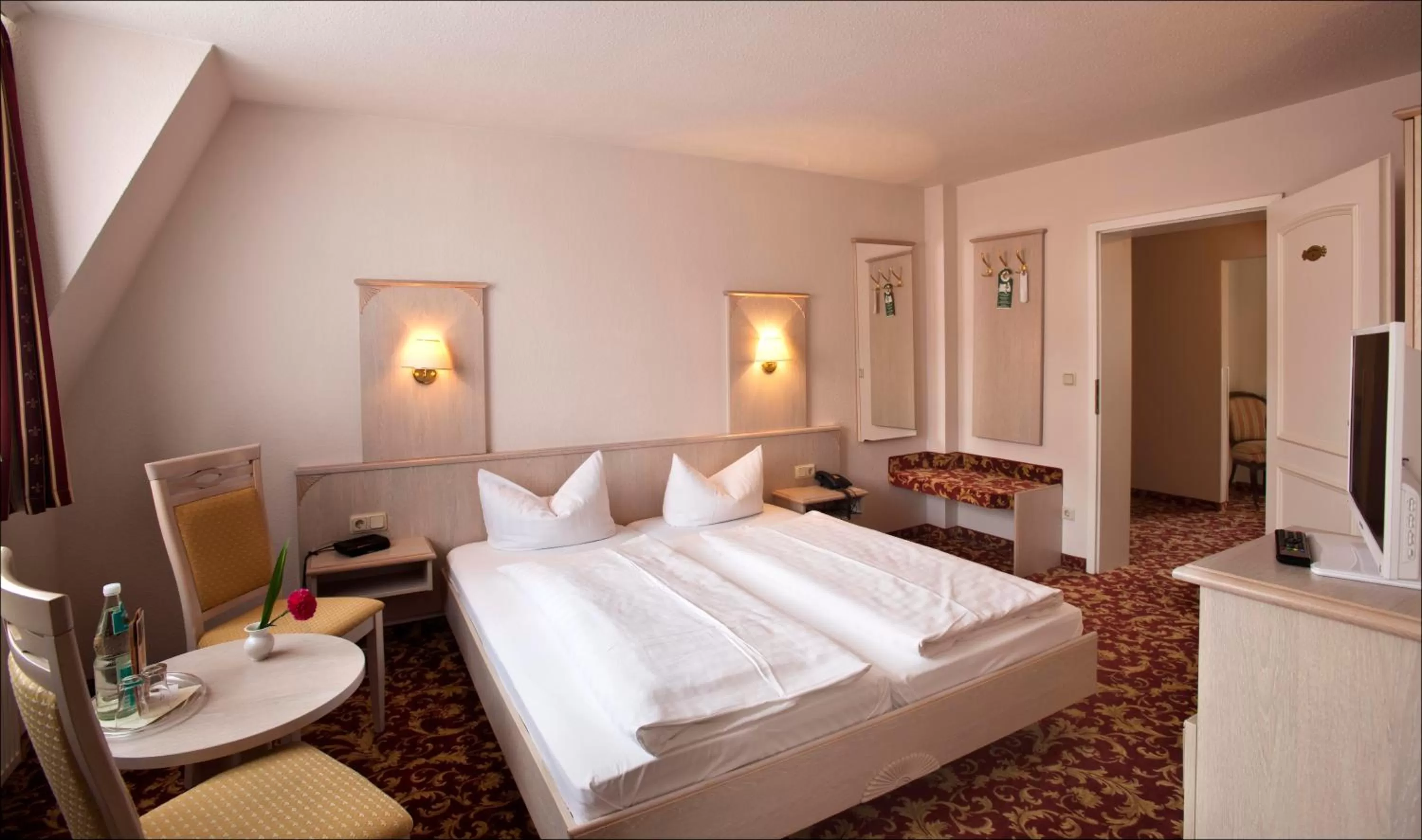 Photo of the whole room, Bed in Villa Antonia