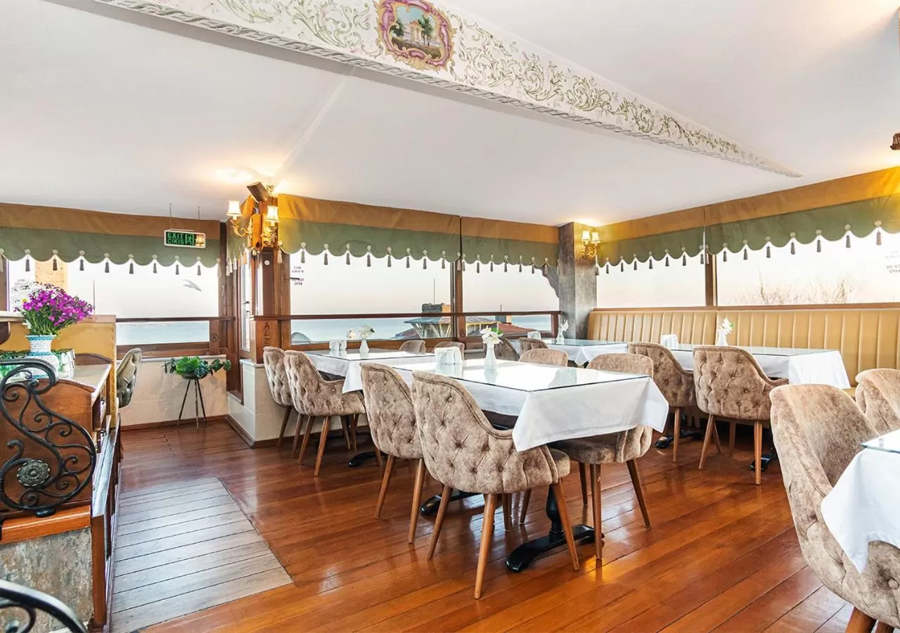 Restaurant/places to eat in Alzer Hotel Special Class