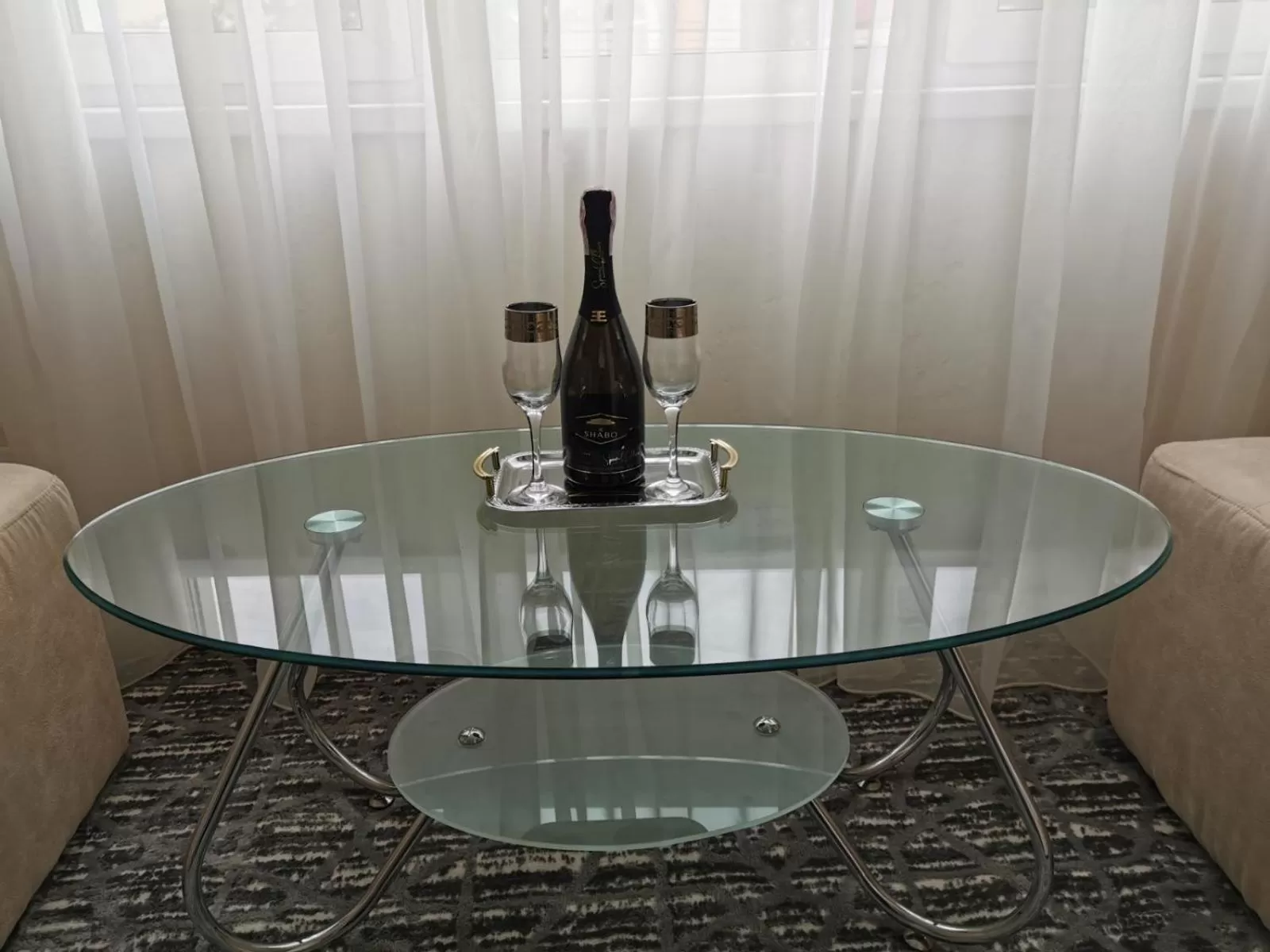 Drinks in Monte-Kristo Hotel