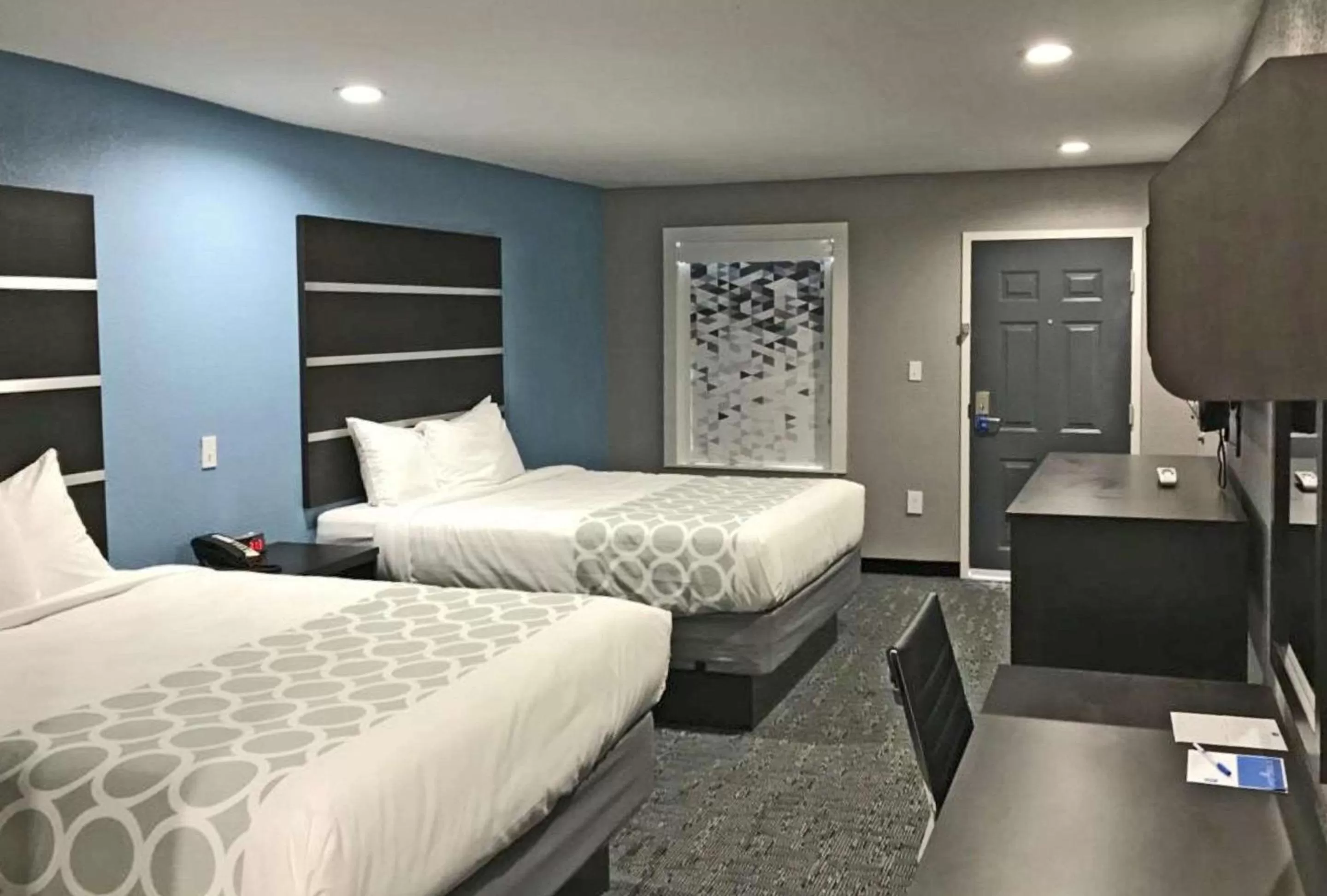 Bedroom, Bed in Rodeway Inn Calhoun South