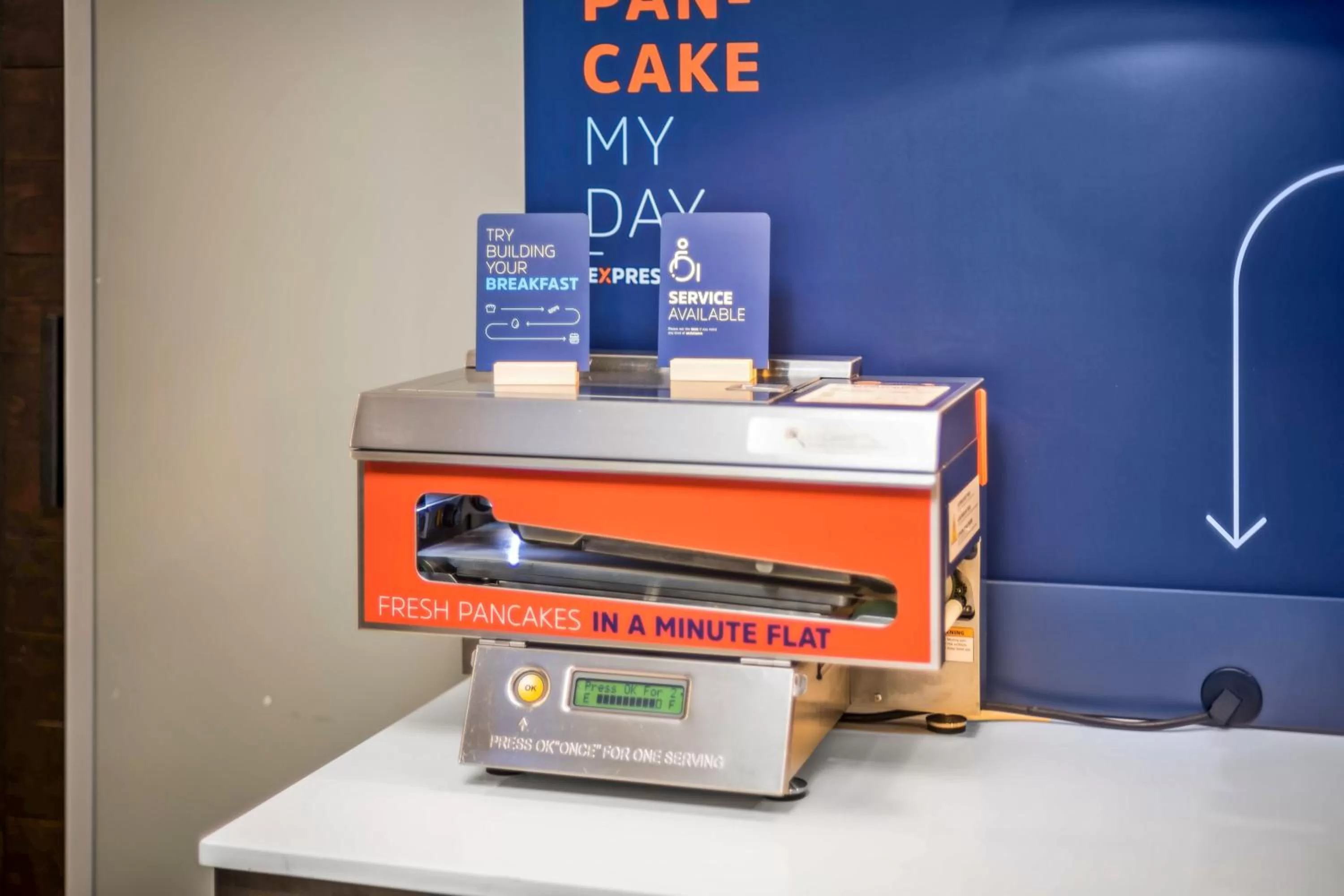 Breakfast in Holiday Inn Express Chicago Northwest-Vernon Hills by IHG