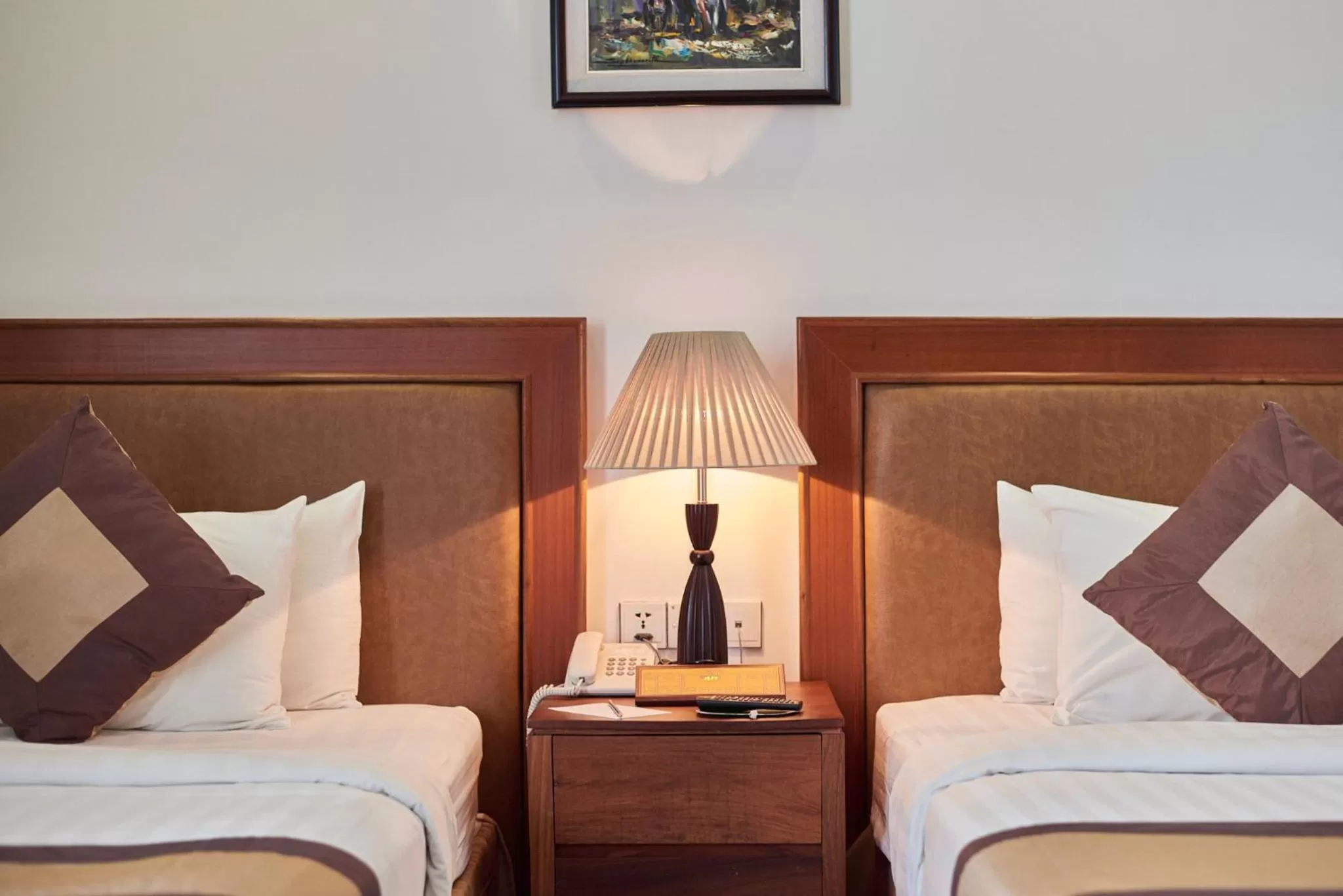 Shower, Bed in Phnom Penh Katari Hotel