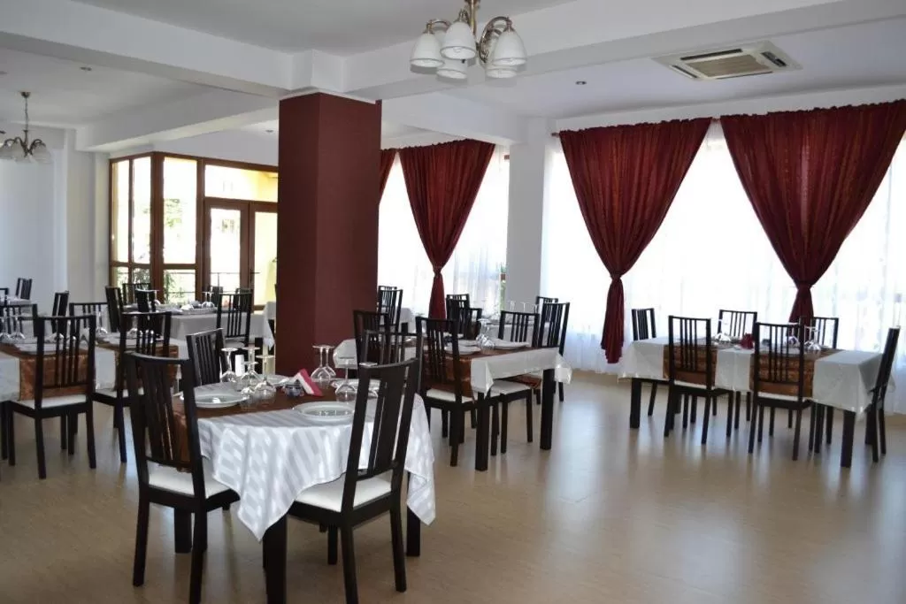 Restaurant/Places to Eat in Hotel Corsar