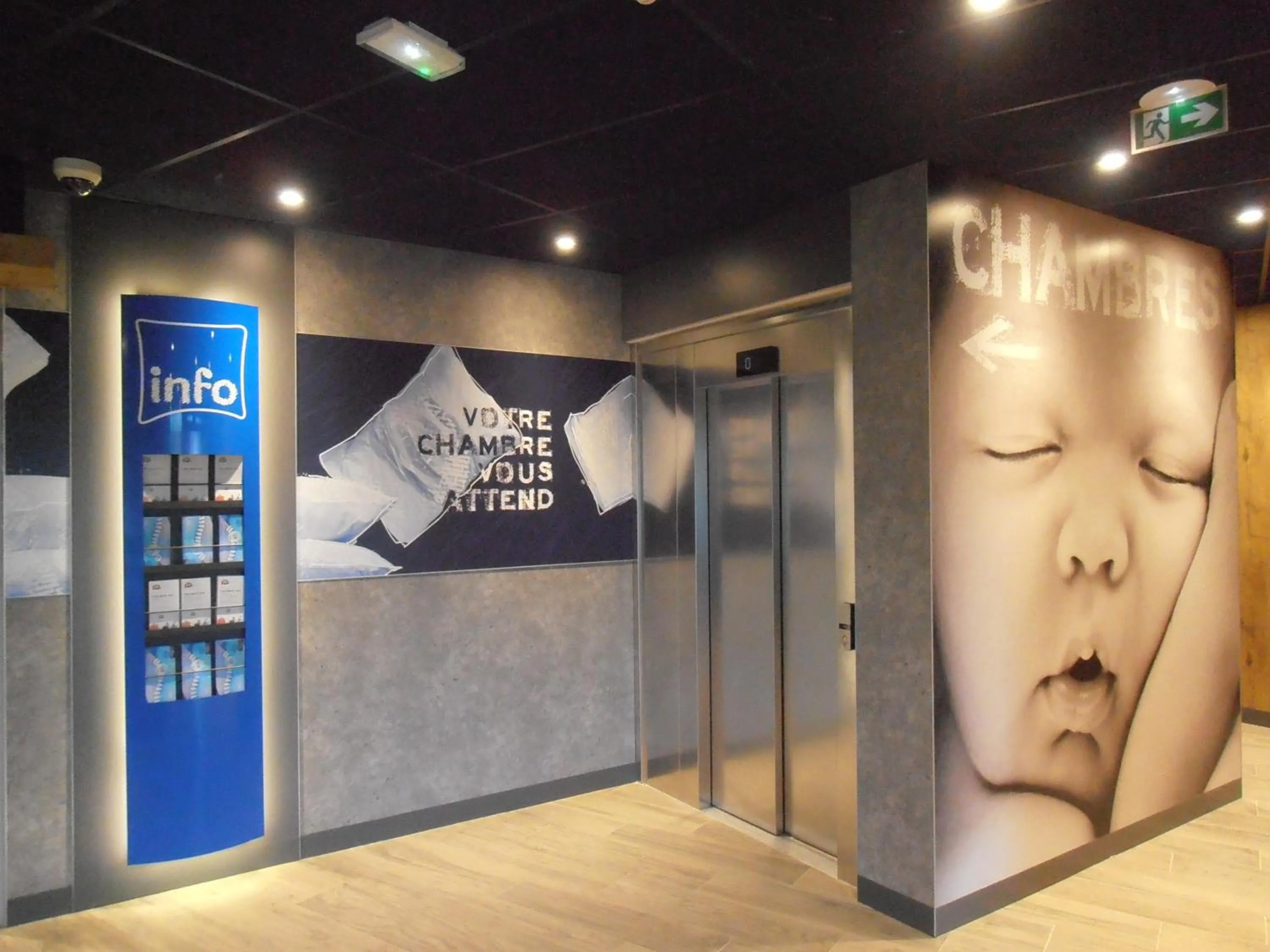 Lobby or reception in ibis budget Saint Quentin Yvelines - Vélodrome