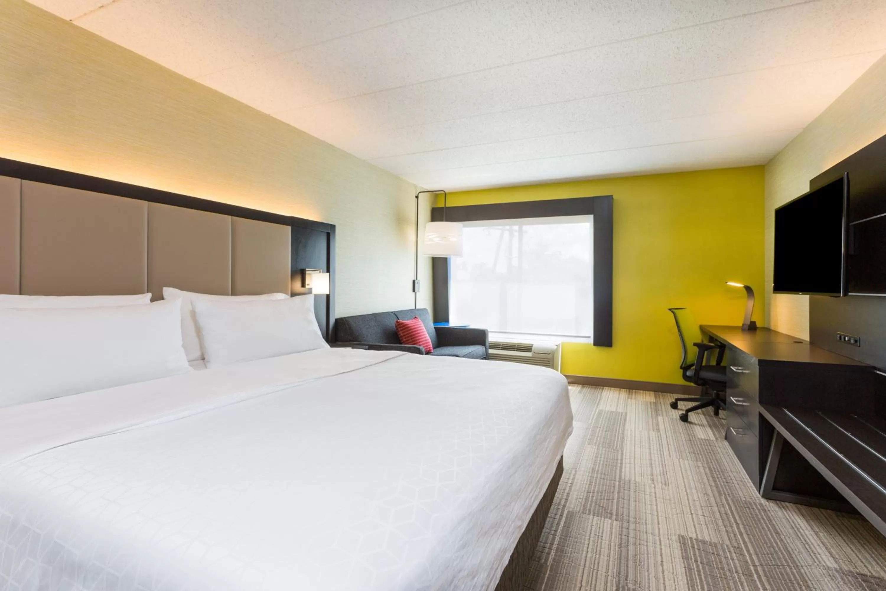 Photo of the whole room, Bed in Holiday Inn Express - Lorton by IHG
