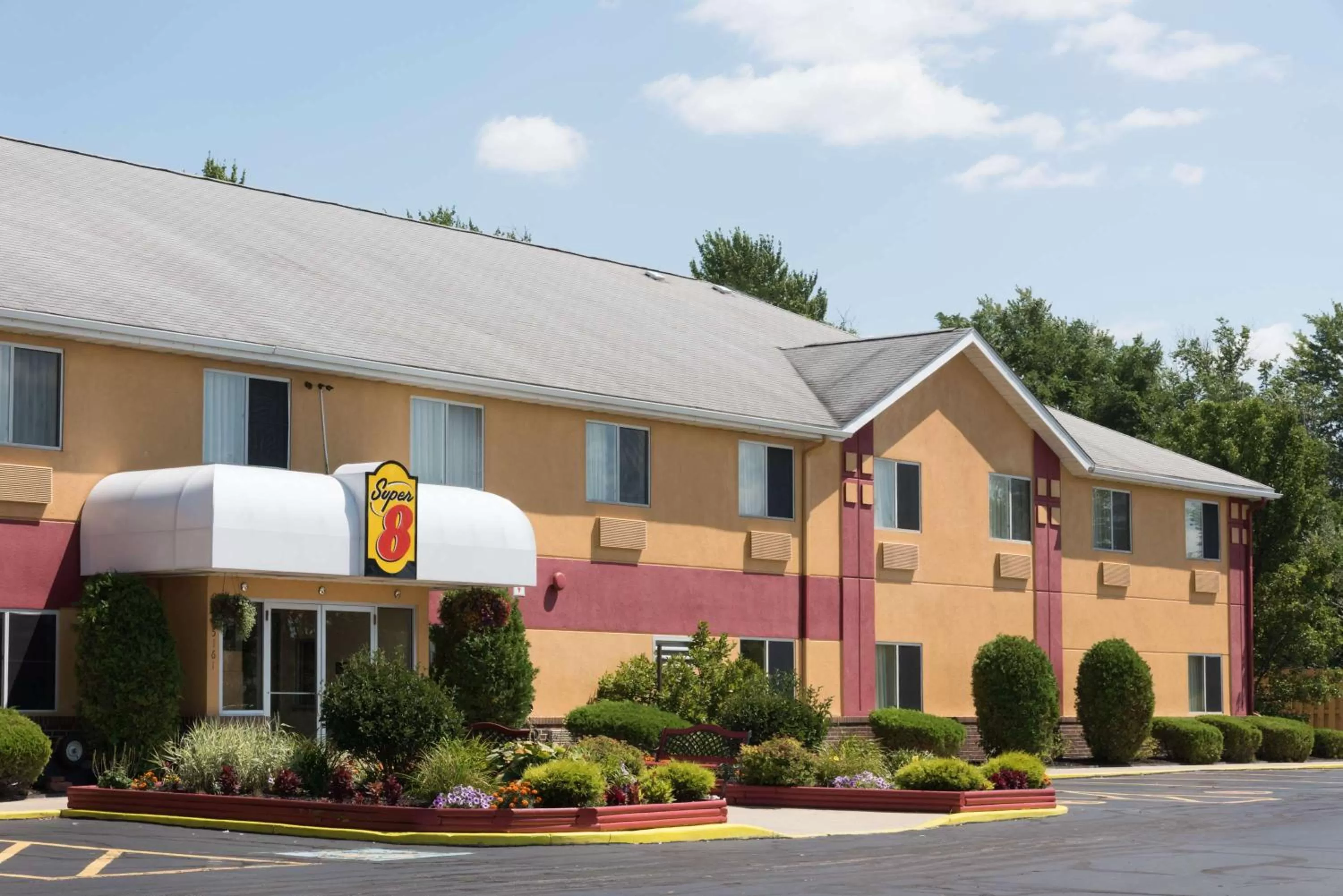 Property building in Super 8 by Wyndham Medina