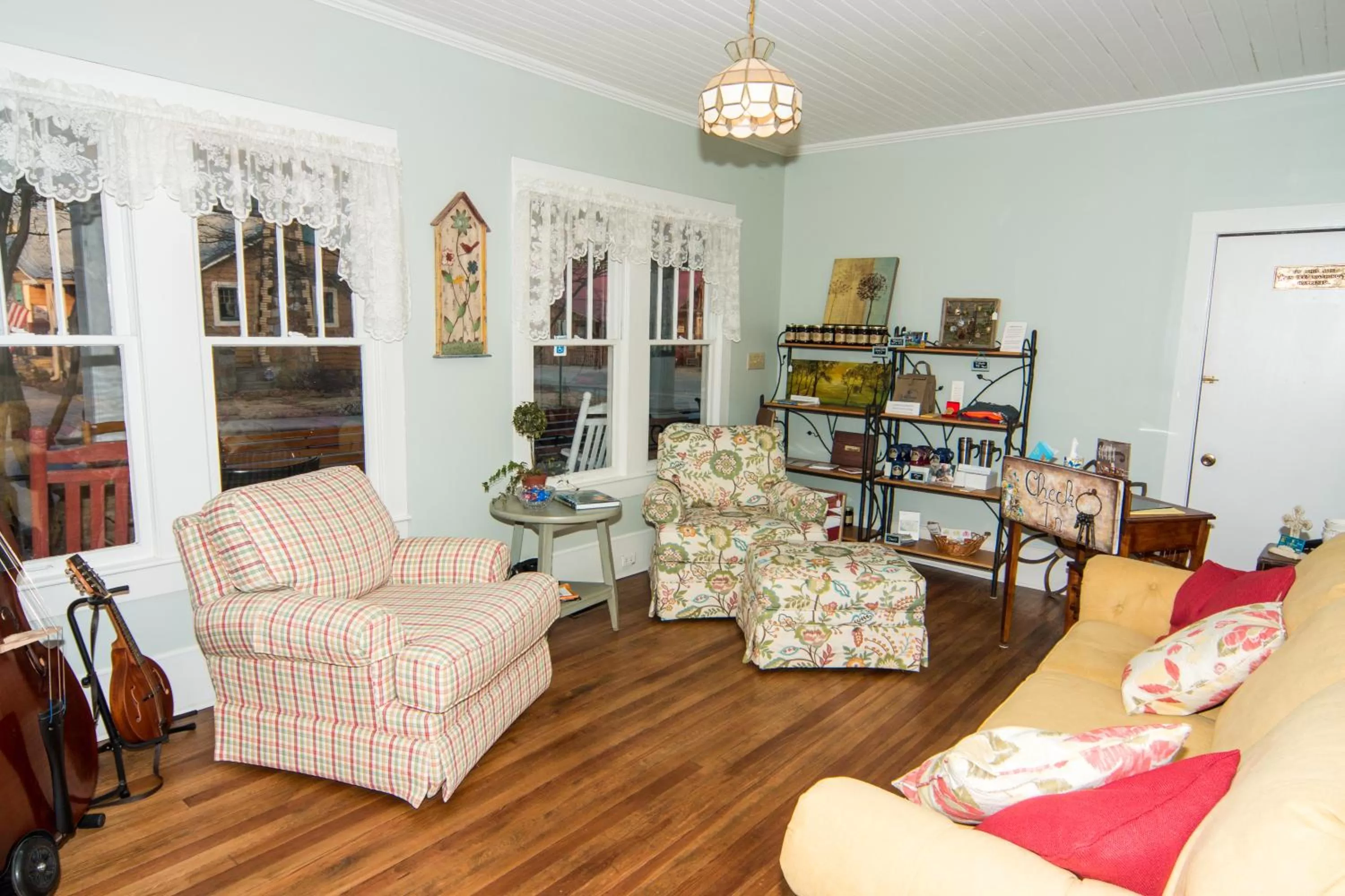 Living room, Seating Area in Wildflower Bed and Breakfast