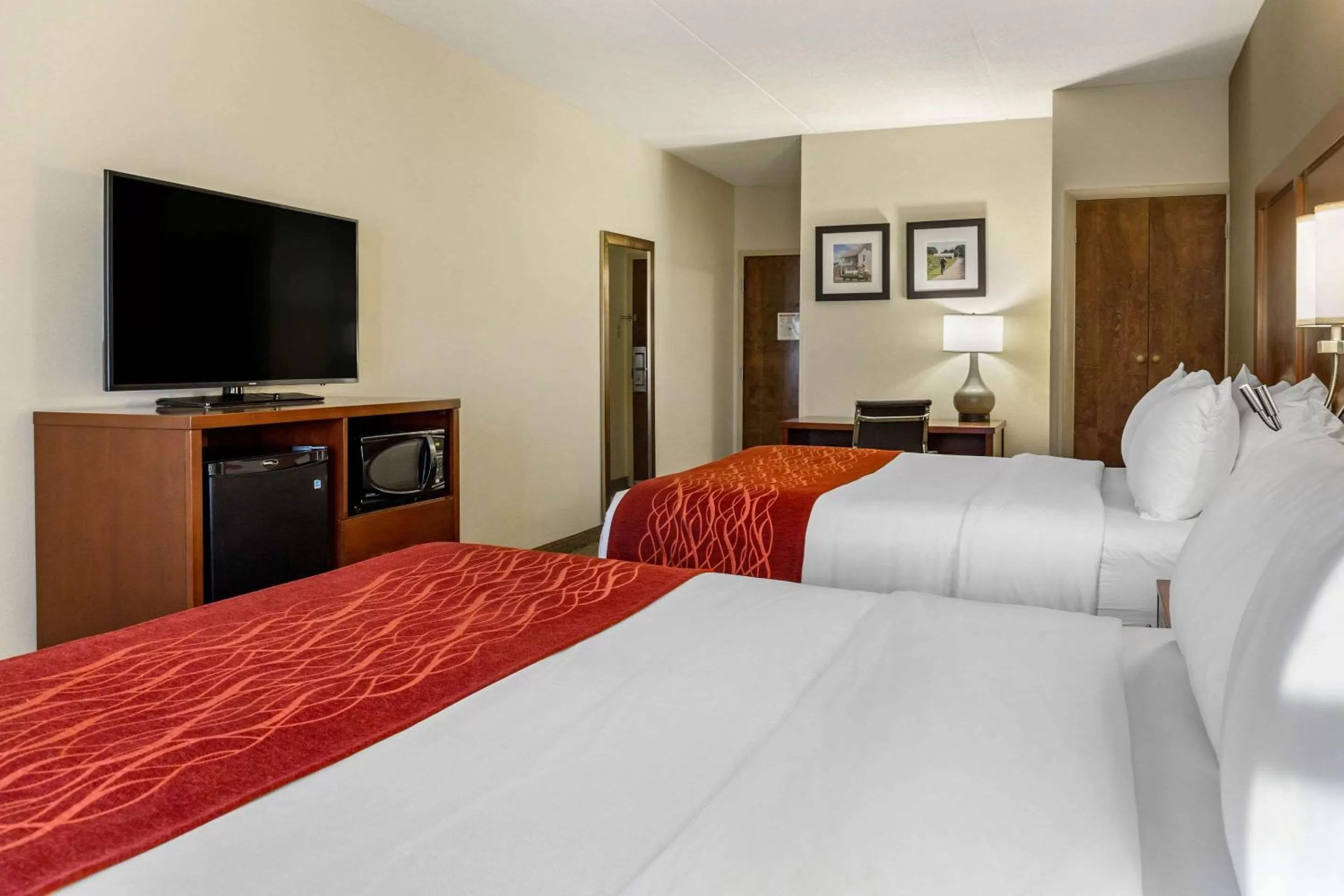 Photo of the whole room, Bed in Comfort Inn Lancaster at Rockvale