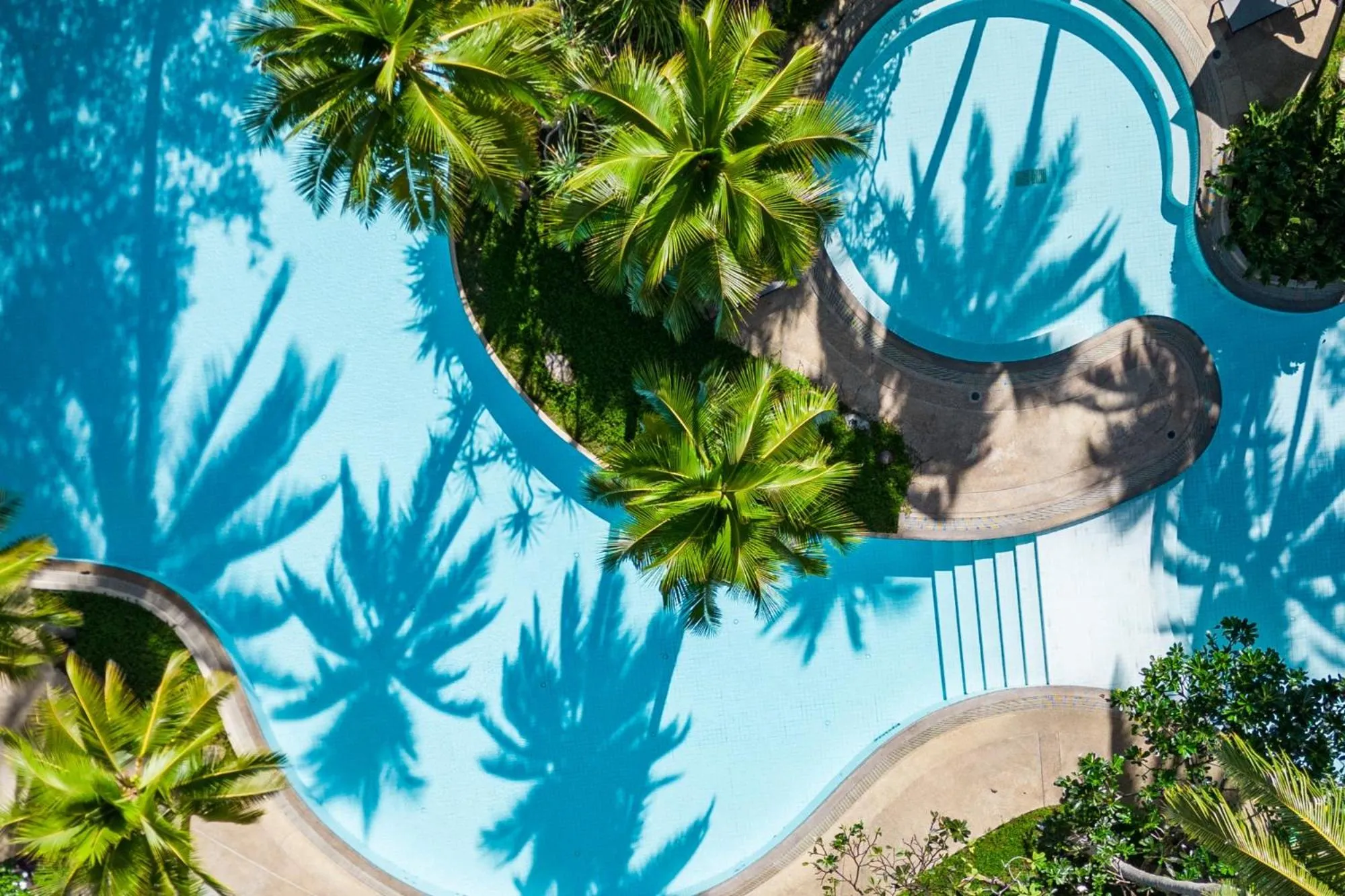 Swimming pool in Pullman Phuket Karon Beach Resort