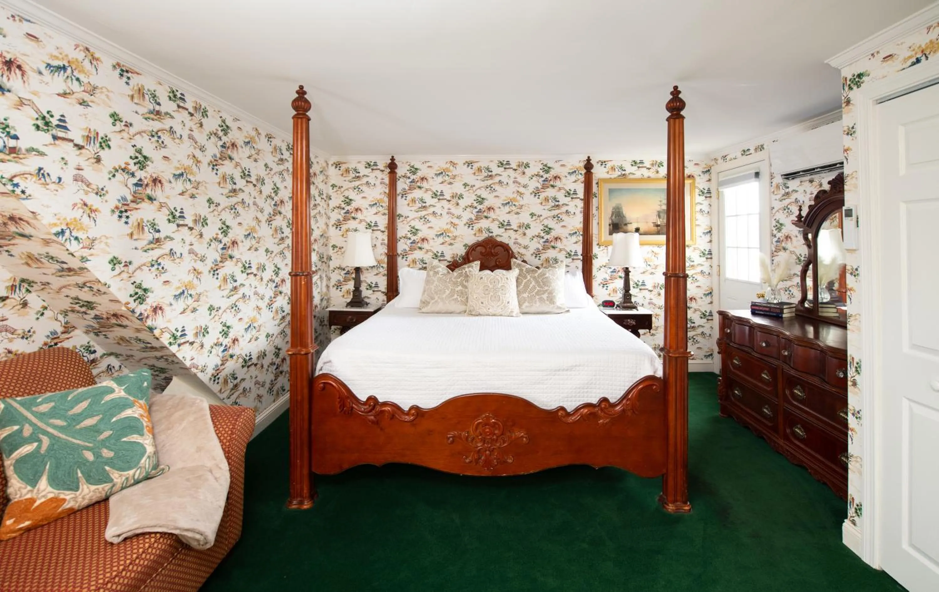 Bed in America's Cup Inn Newport