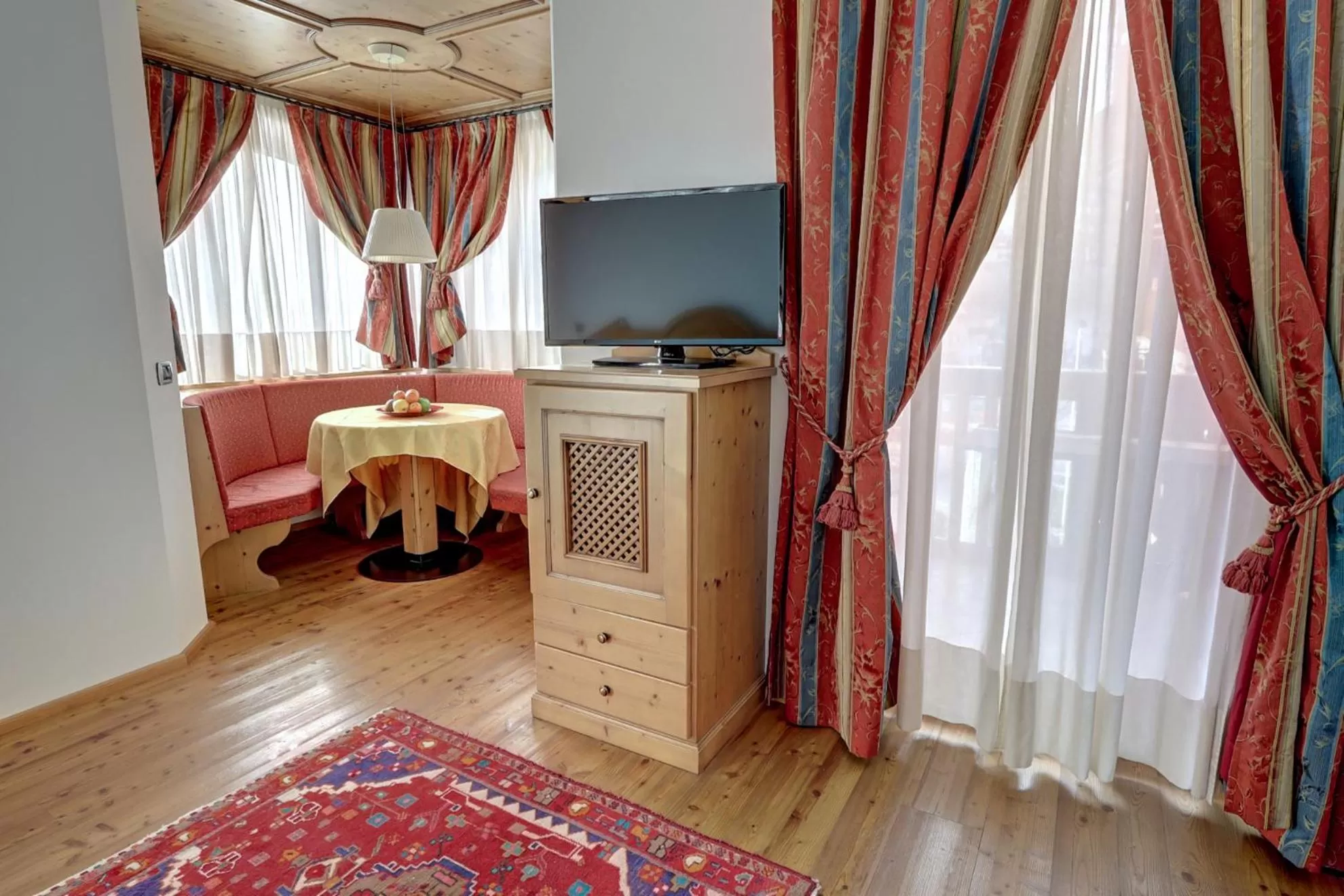 Living room, Bed in Leading Relax Hotel Maria