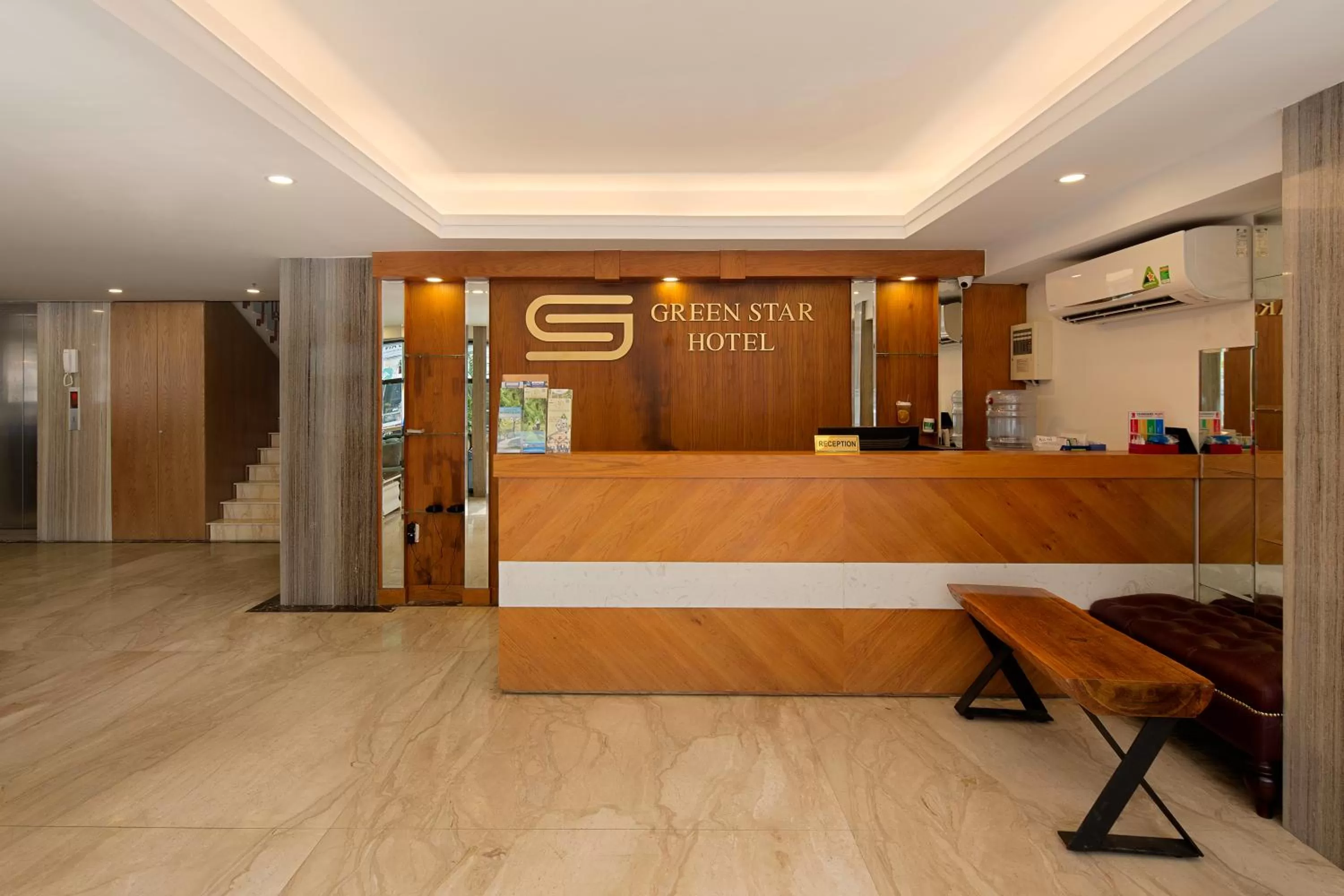 currency exchange in Green Star Hotel