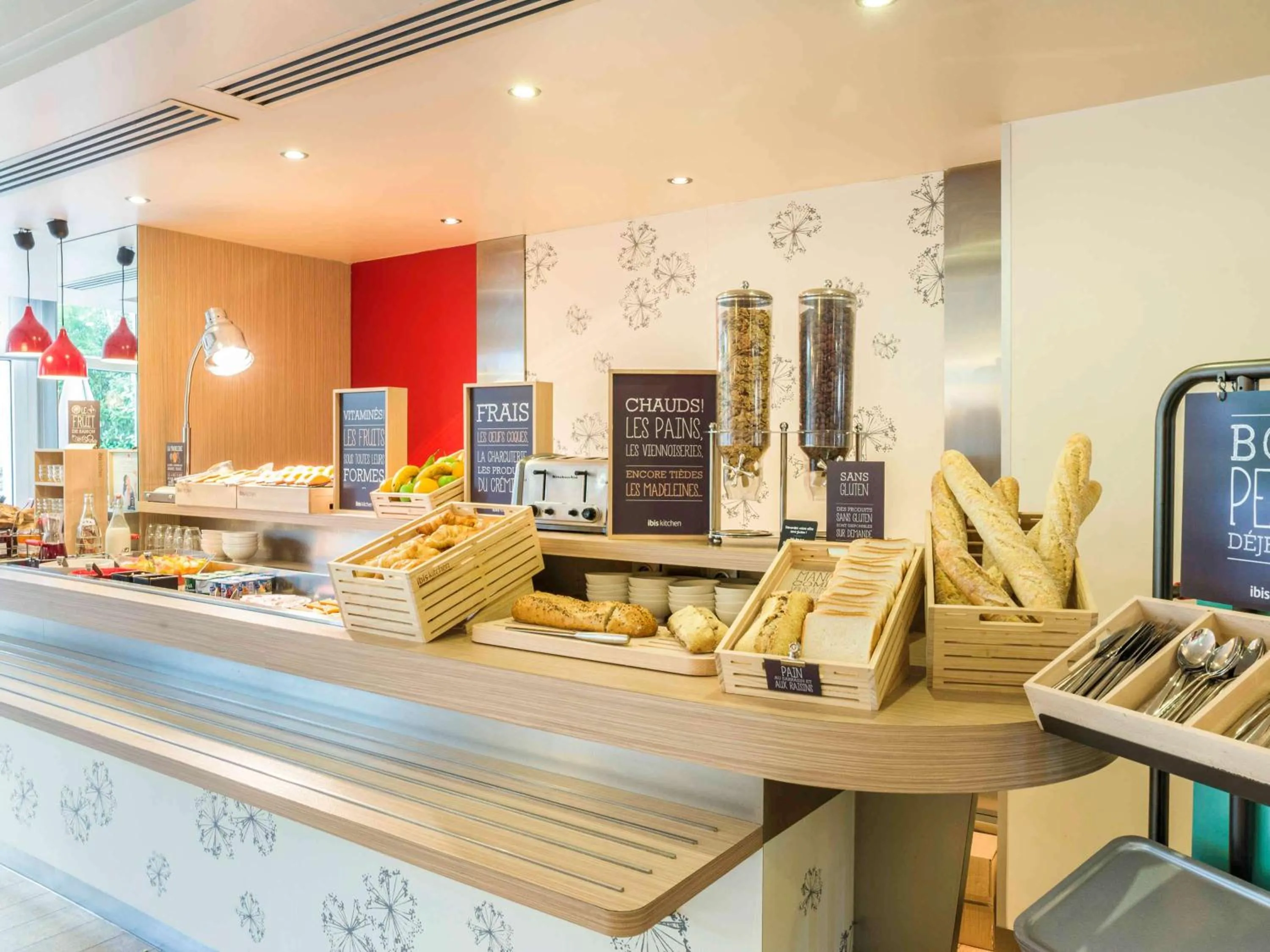 Restaurant/places to eat in ibis Paris Vanves Parc des Expositions