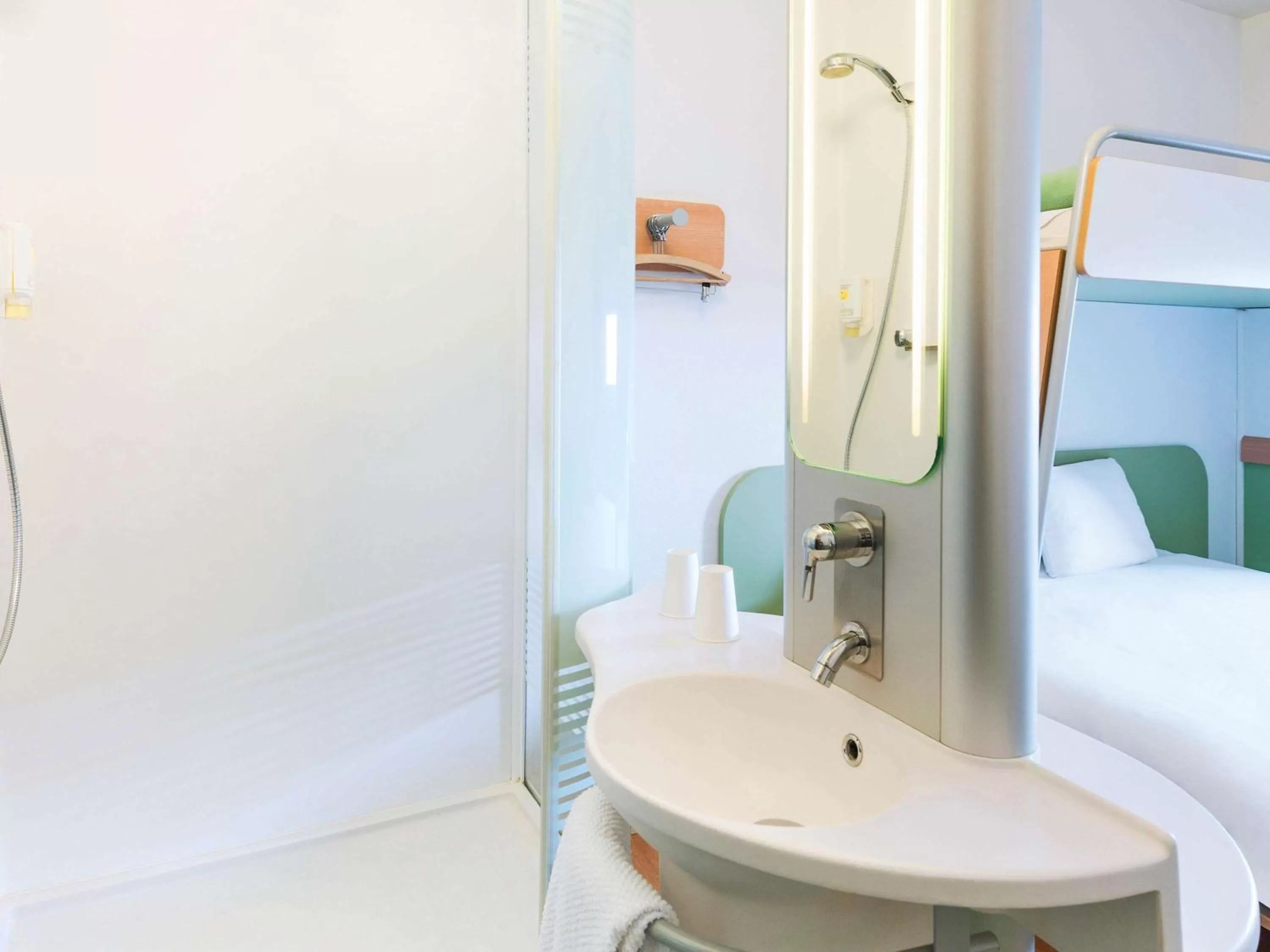 Photo of the whole room, Bed in ibis Budget Luxembourg Sud