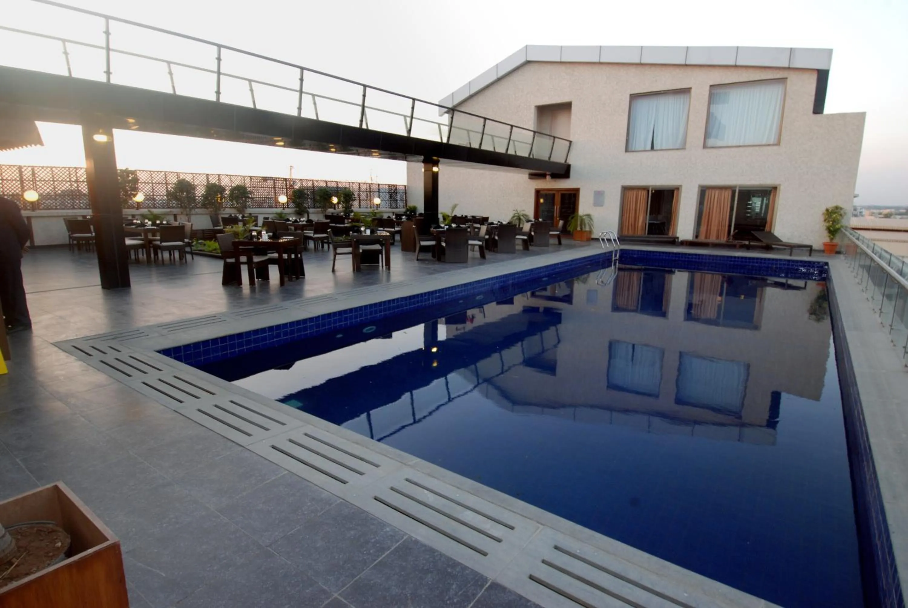 Swimming pool in Hotel Parc Estique