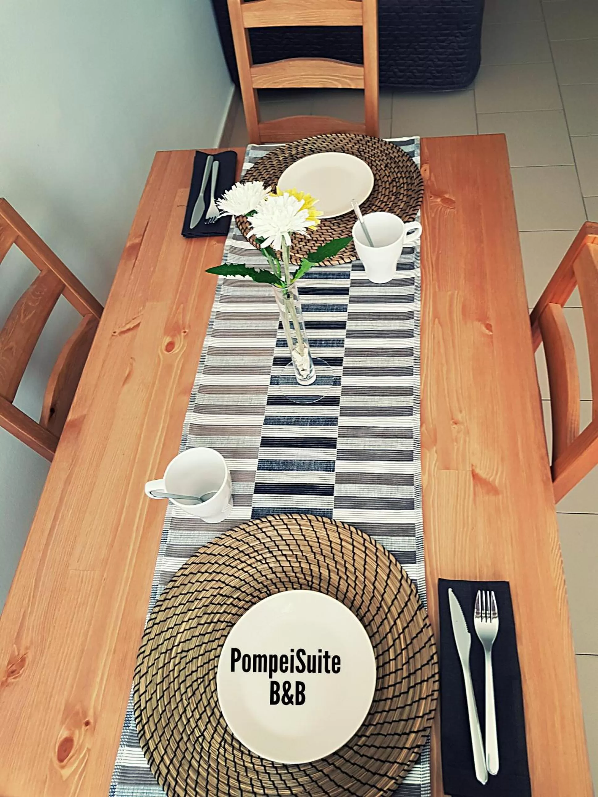 Dining area in Pompei Suite