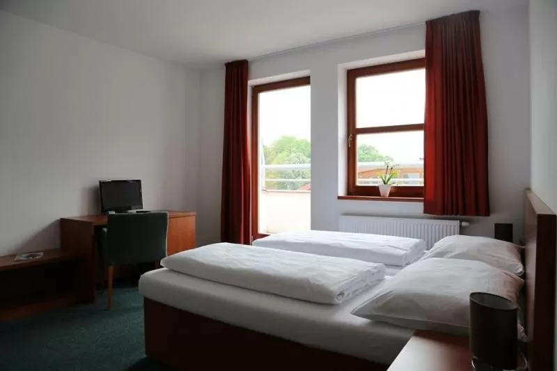 Bedroom, Bed in Sporthotel Hostivice