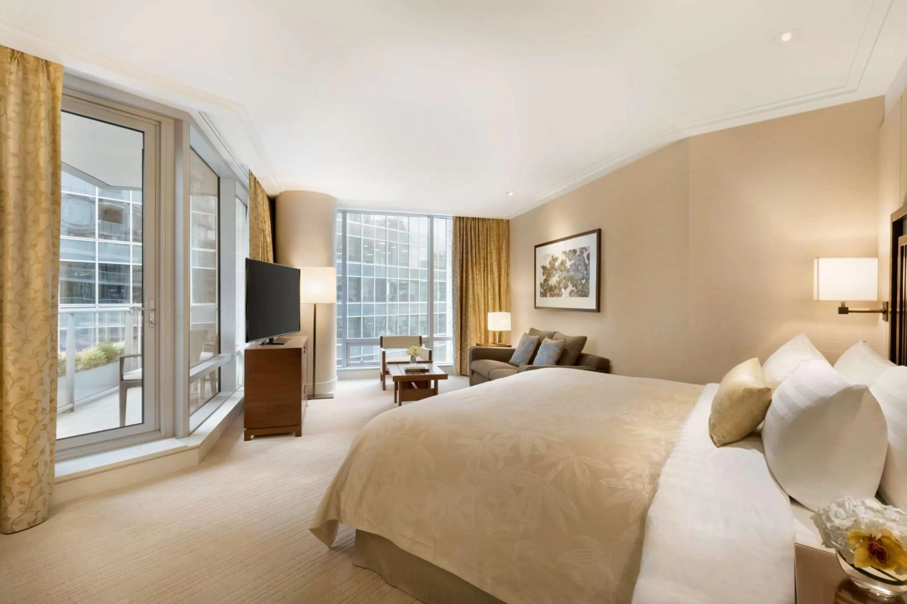 TV and multimedia, Bed in Shangri-La Vancouver