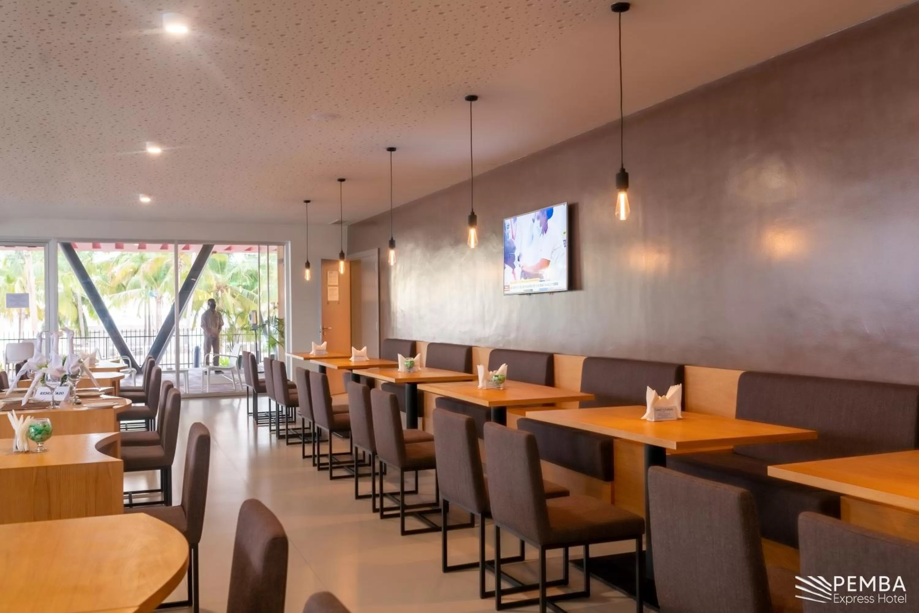 Restaurant/places to eat in Pemba Express Hotel