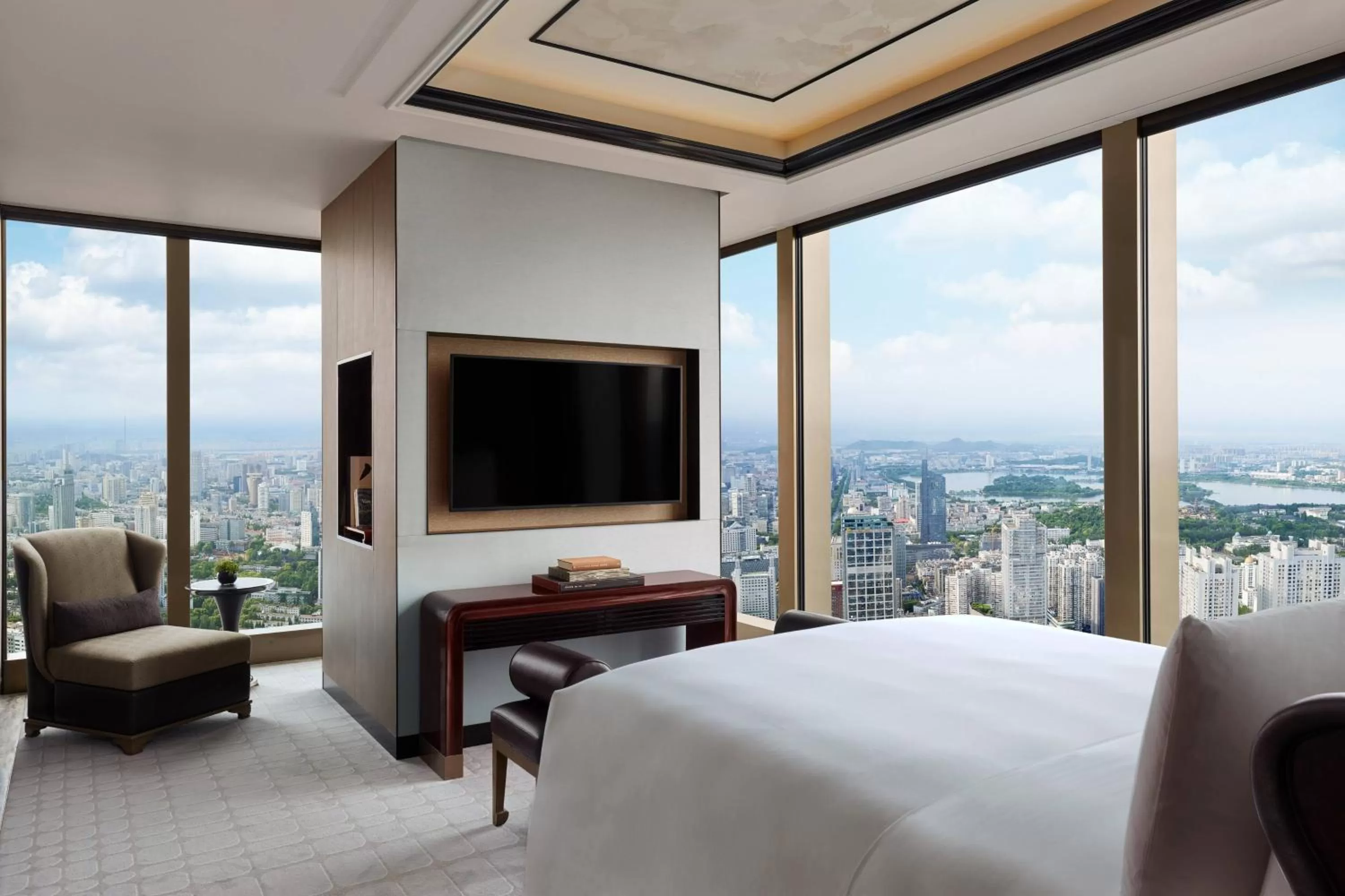 Bedroom, Bed in The Ritz-Carlton, Nanjing
