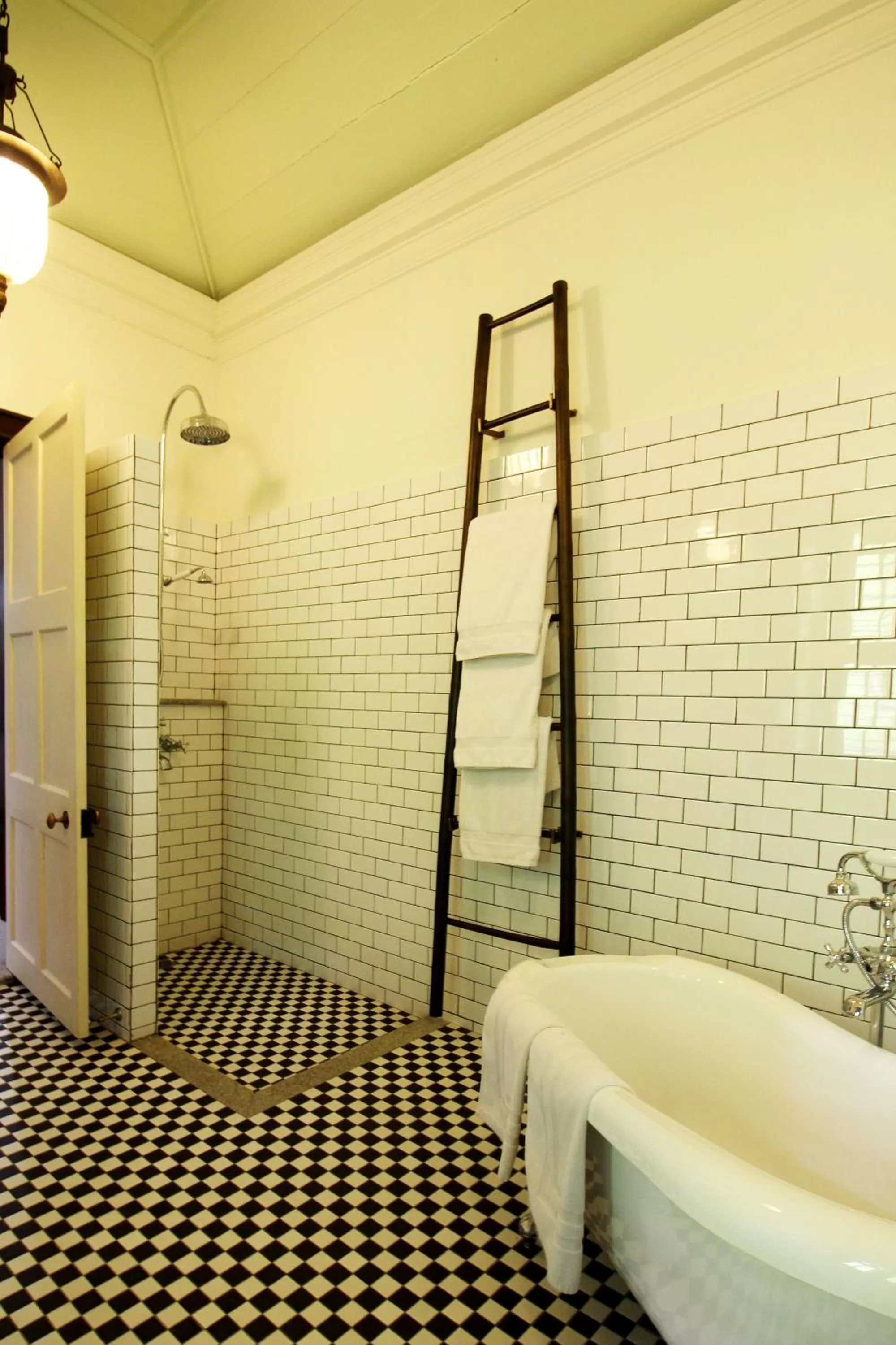 Shower in Cheong Fatt Tze - The Blue Mansion